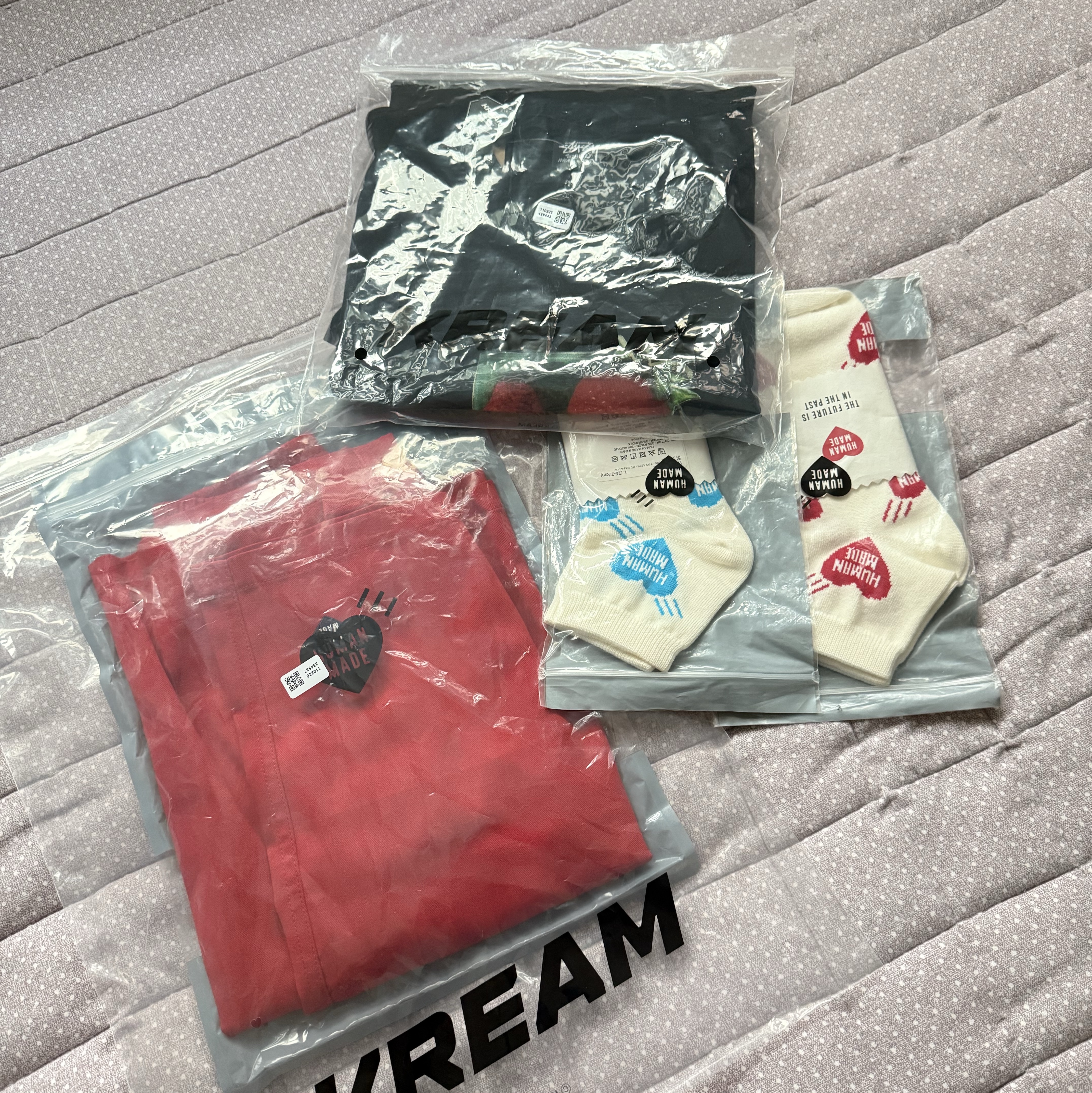 Human Made Heart Short Socks Blue, Stussy Berries T-Shirt Black 착용 스타일
