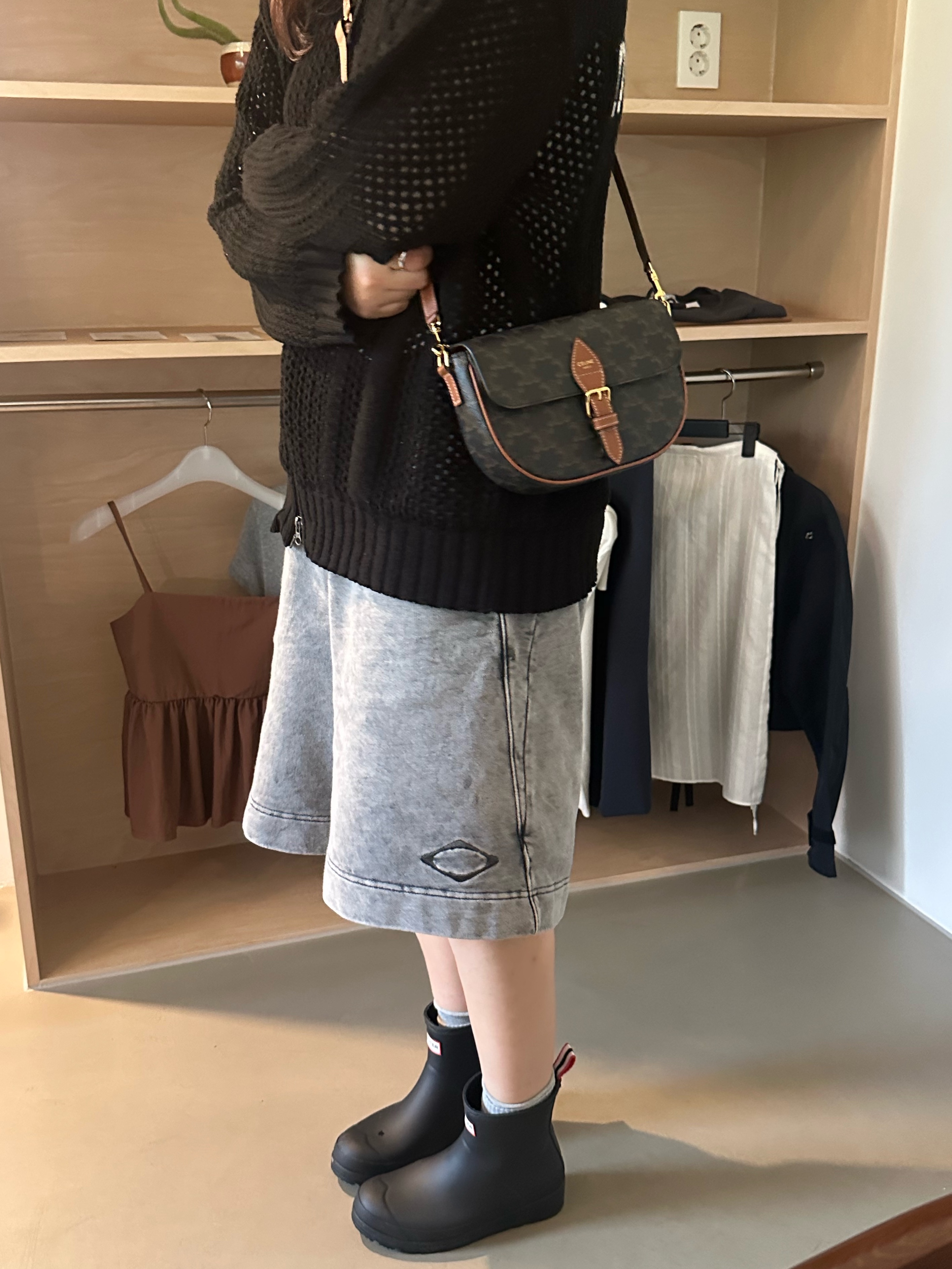 TOWTOW.ARCHIVE Perfume Bracelet Black Olive, Celine Folco Shoulder Bag in Triomphe Canvas and Calfskin Tan ์ฐฉ์ฉ ์คํ์ผ - 1