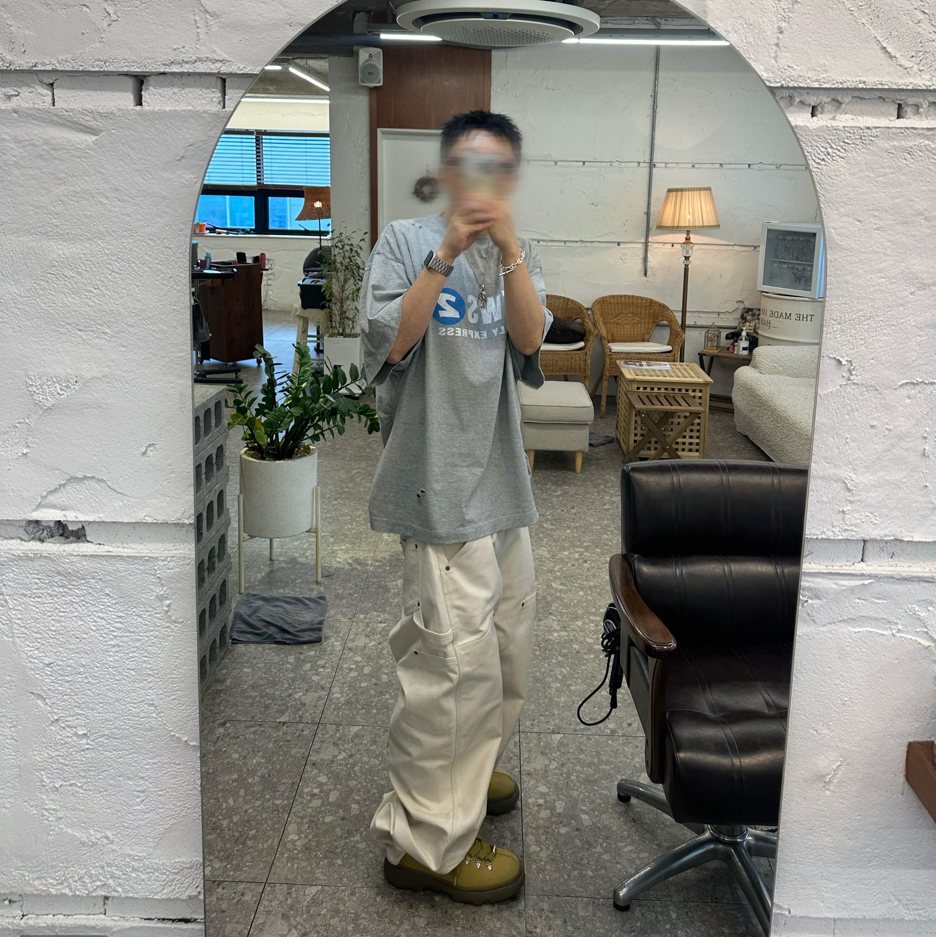 Nonnod Puckering News T-shirt Vintage grey, Undermycar Pure Hardstone Carpenter Pants Ivory - 24FW 착용 스타일 - 1
