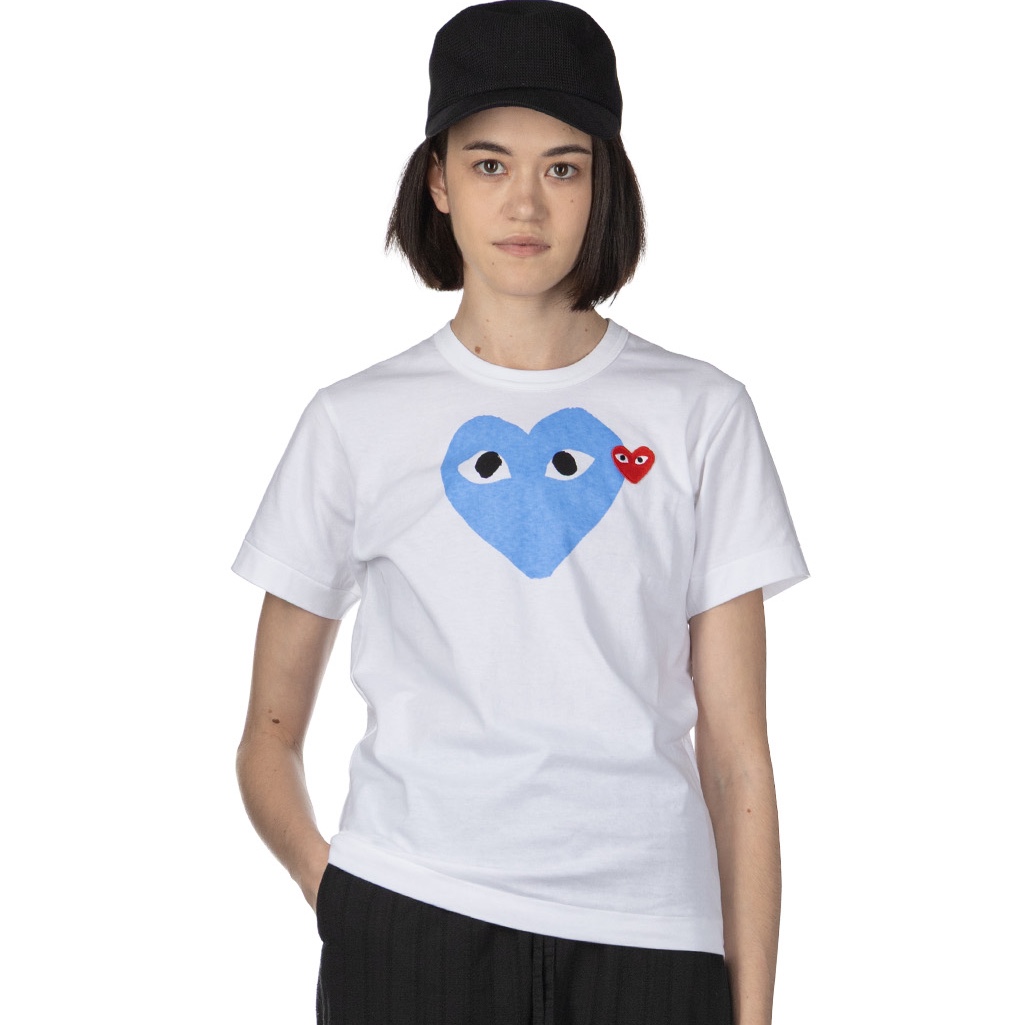 Play Comme des Garcons Red Heart Printed Blue Heart T-Shirt White 착용 스타일