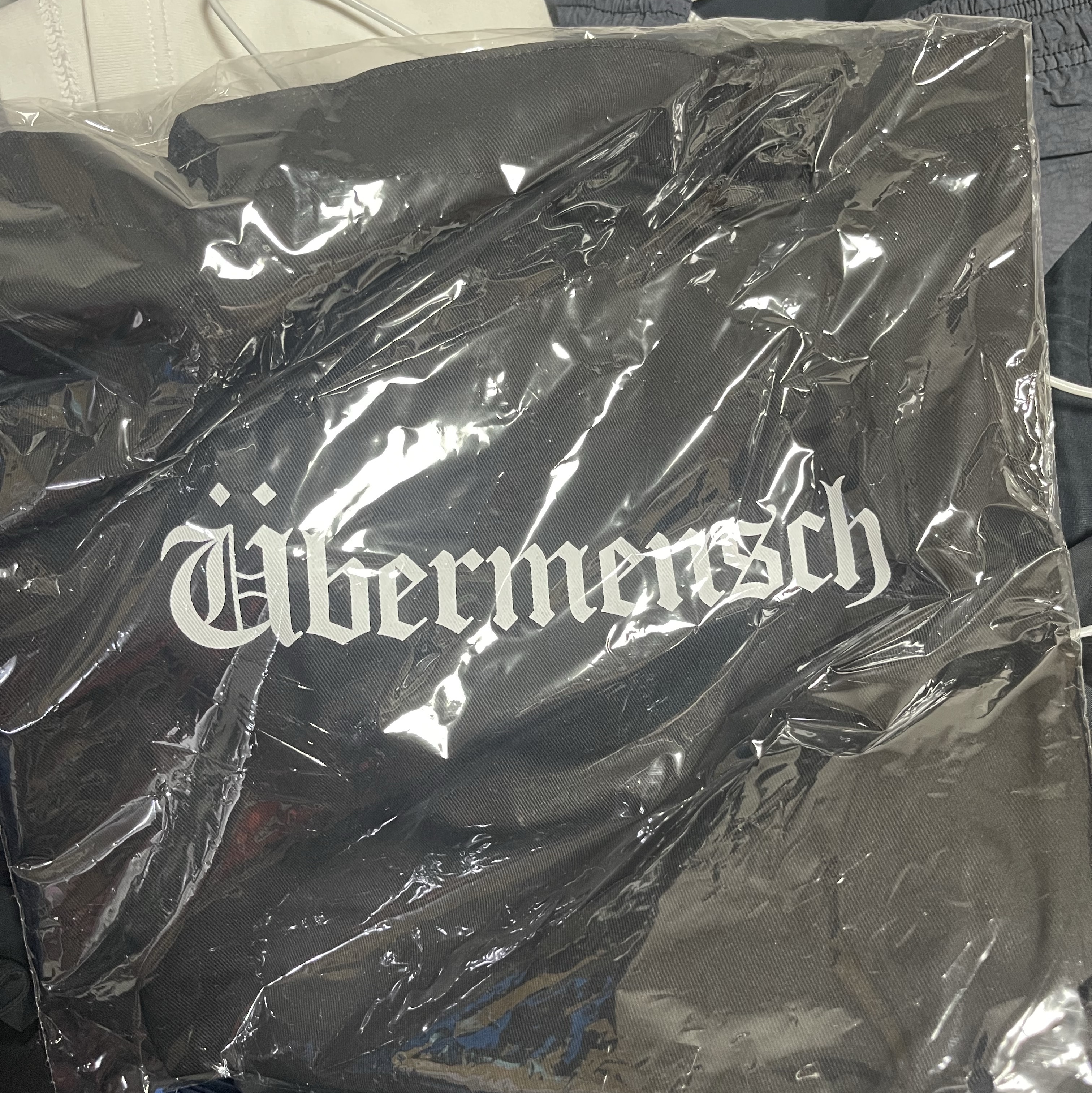 G-DRAGON Ubermensch Reusable Bag Black 착용 스타일