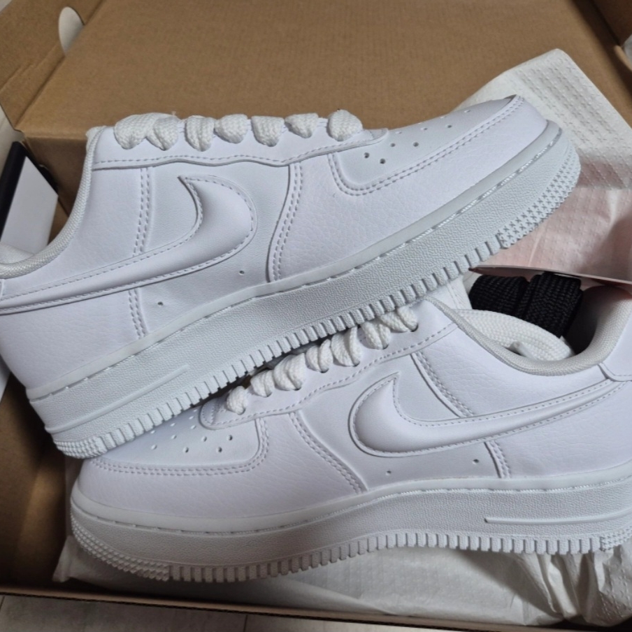 (W) Nike Air Force 1 '07 Next Nature White Black 착용 스타일 - 1