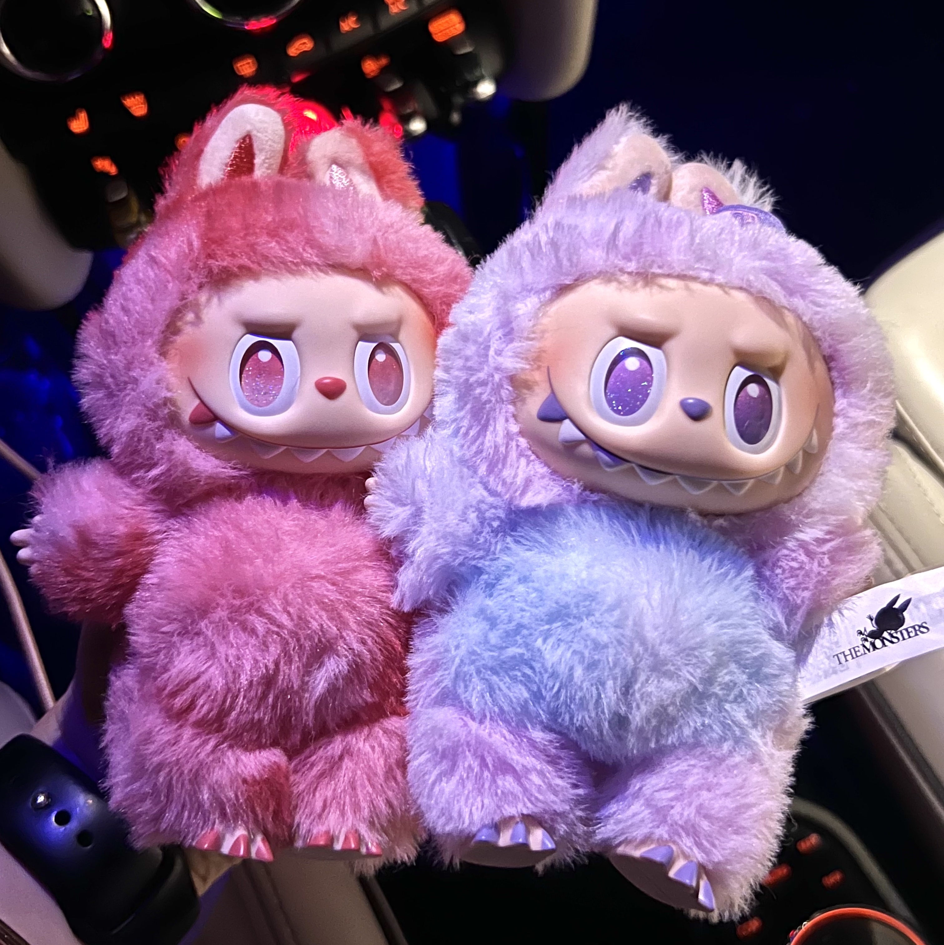 Pop Mart Labubu The Monsters Highlight Series Luck Keyring (Opened Case), Pop Mart Labubu The Monsters Highlight Series Love Keyring (Opened Case) 착용 스타일 - 1