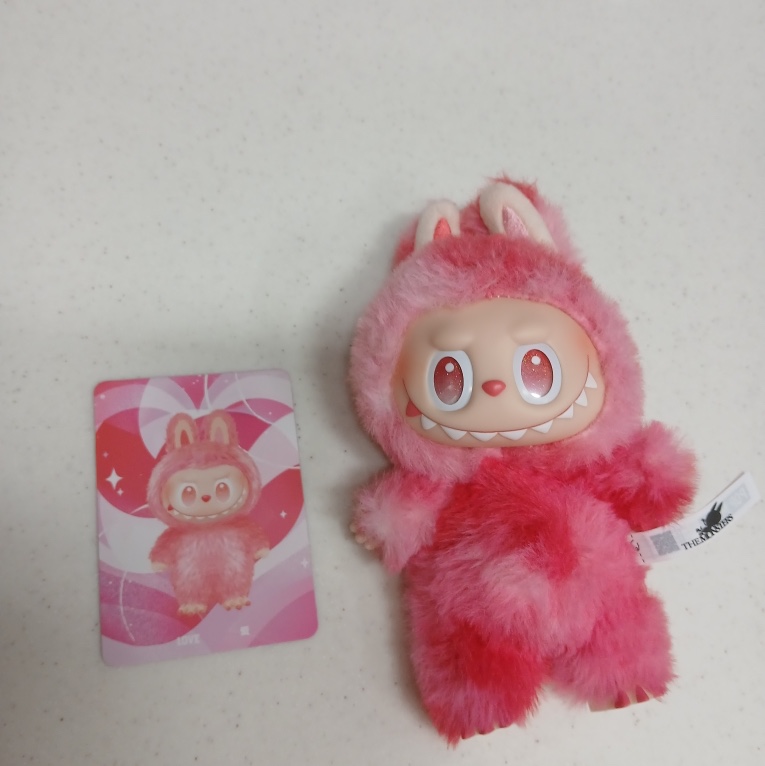 Pop Mart Labubu The Monsters Highlight Series Sealed Case (1 Blind Box) 착용 스타일
