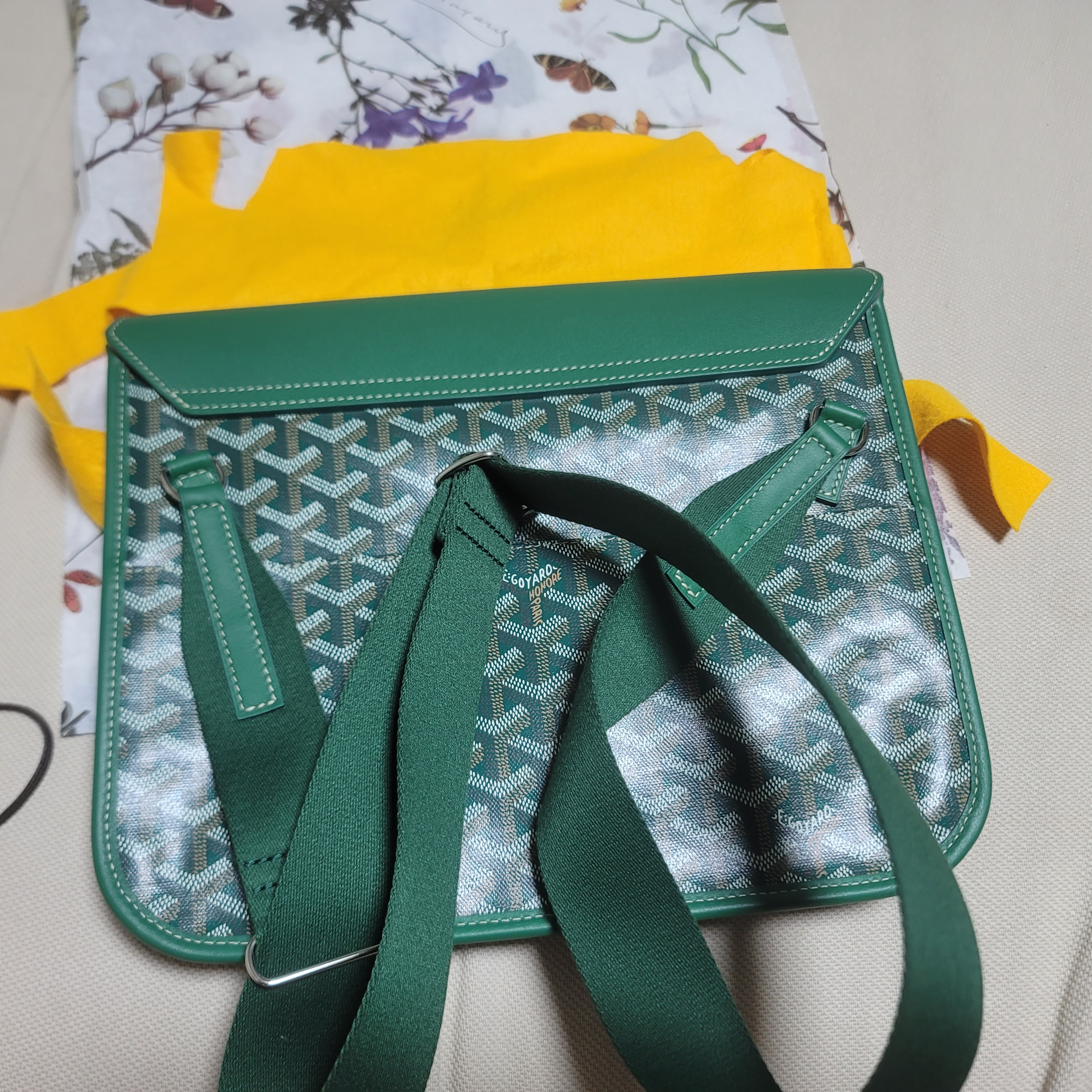 Goyard Coursier Messenger Bag Green 착용 스타일 - 3