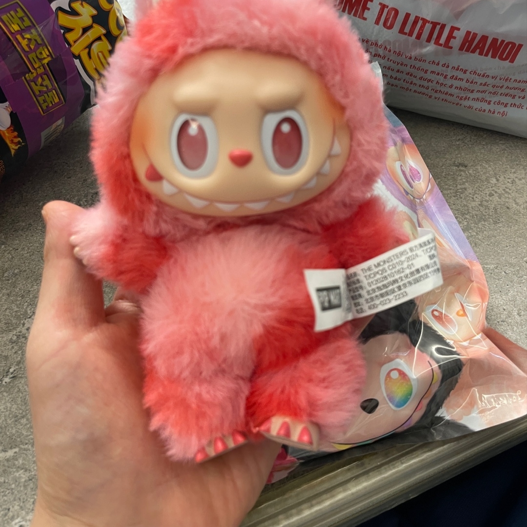 Pop Mart Labubu The Monsters Highlight Series Sealed Case (Bundle of 2/1 Blind Box) 착용 스타일