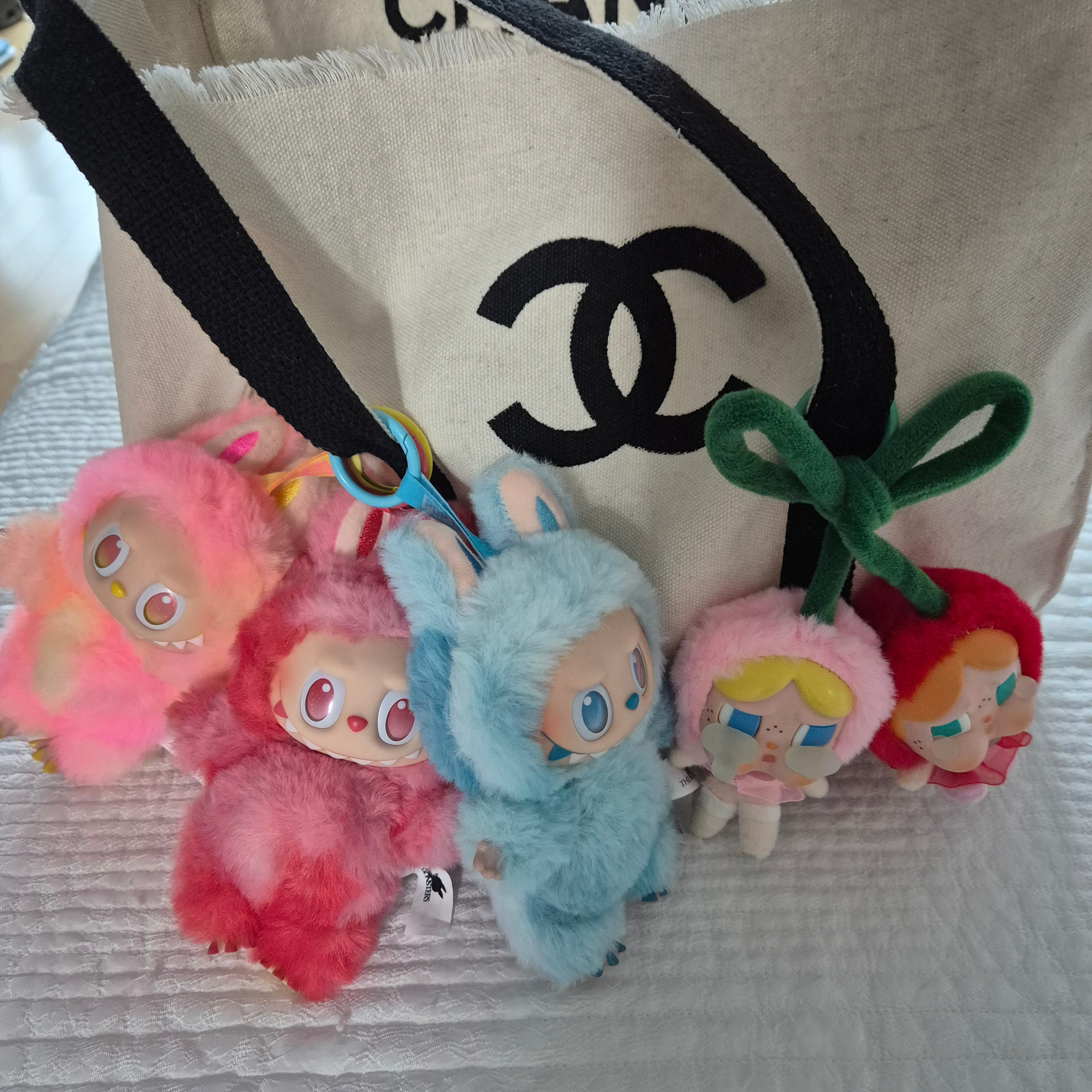 Pop Mart Labubu The Monsters Highlight Series Sealed Case (6 Blind Boxes) 착용 스타일