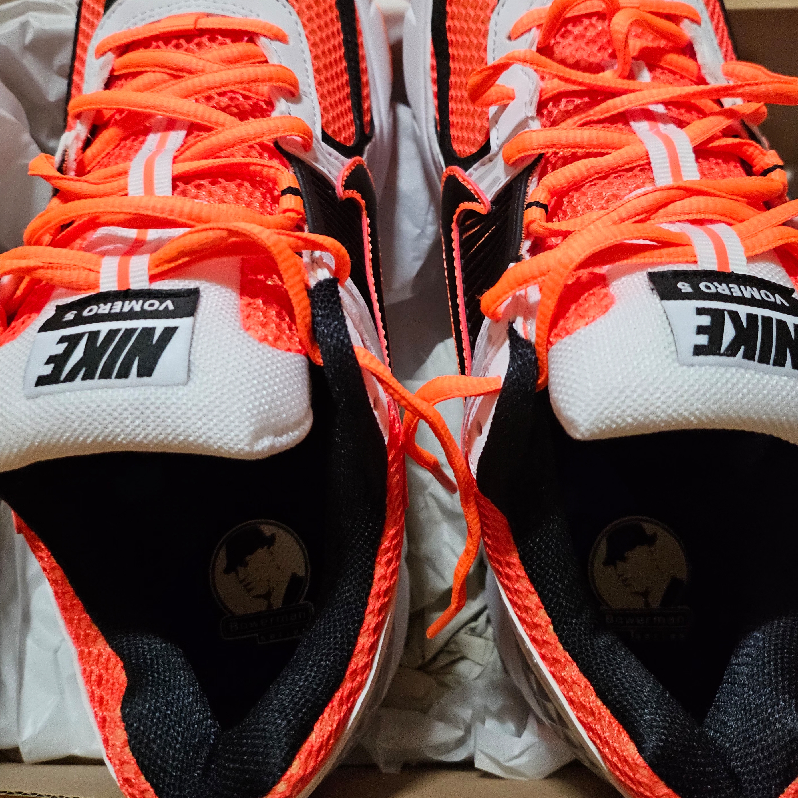 Nike Zoom Vomero 5 Total Orange Black 착용 스타일
