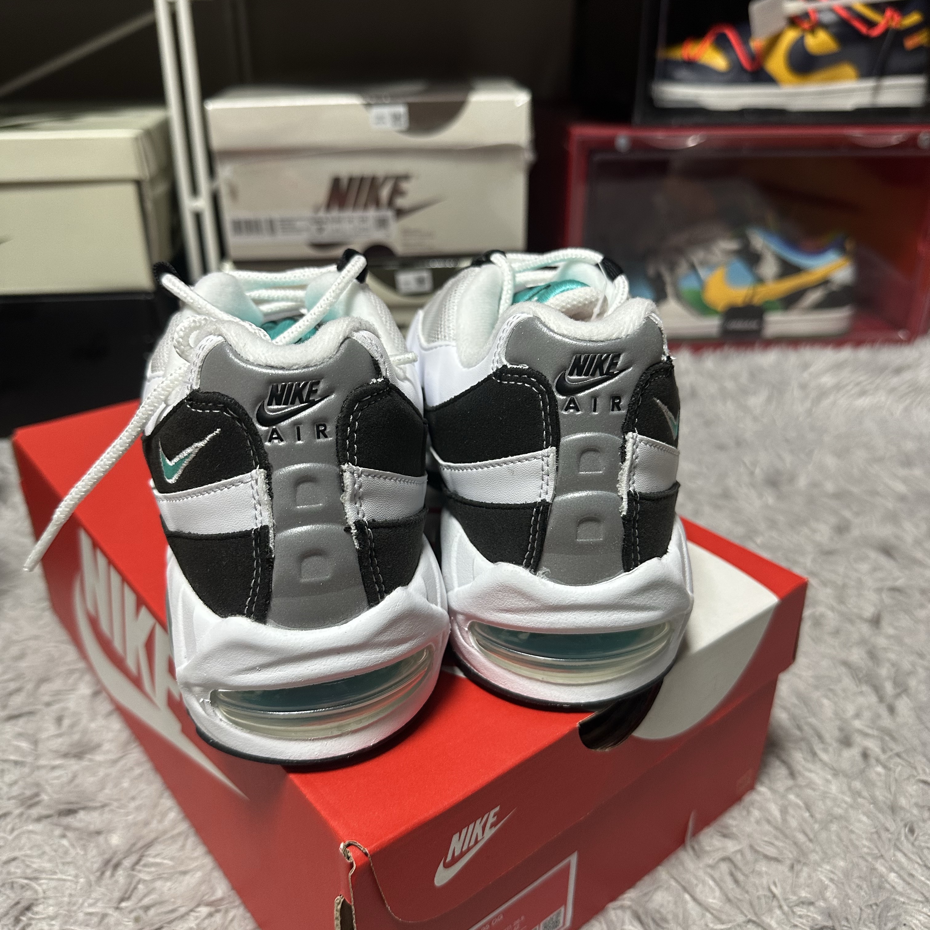 Nike Air Max 95 OG White and Black, Nike Air Max 95 OG Neon Yellow 2020 착용 스타일 - 5