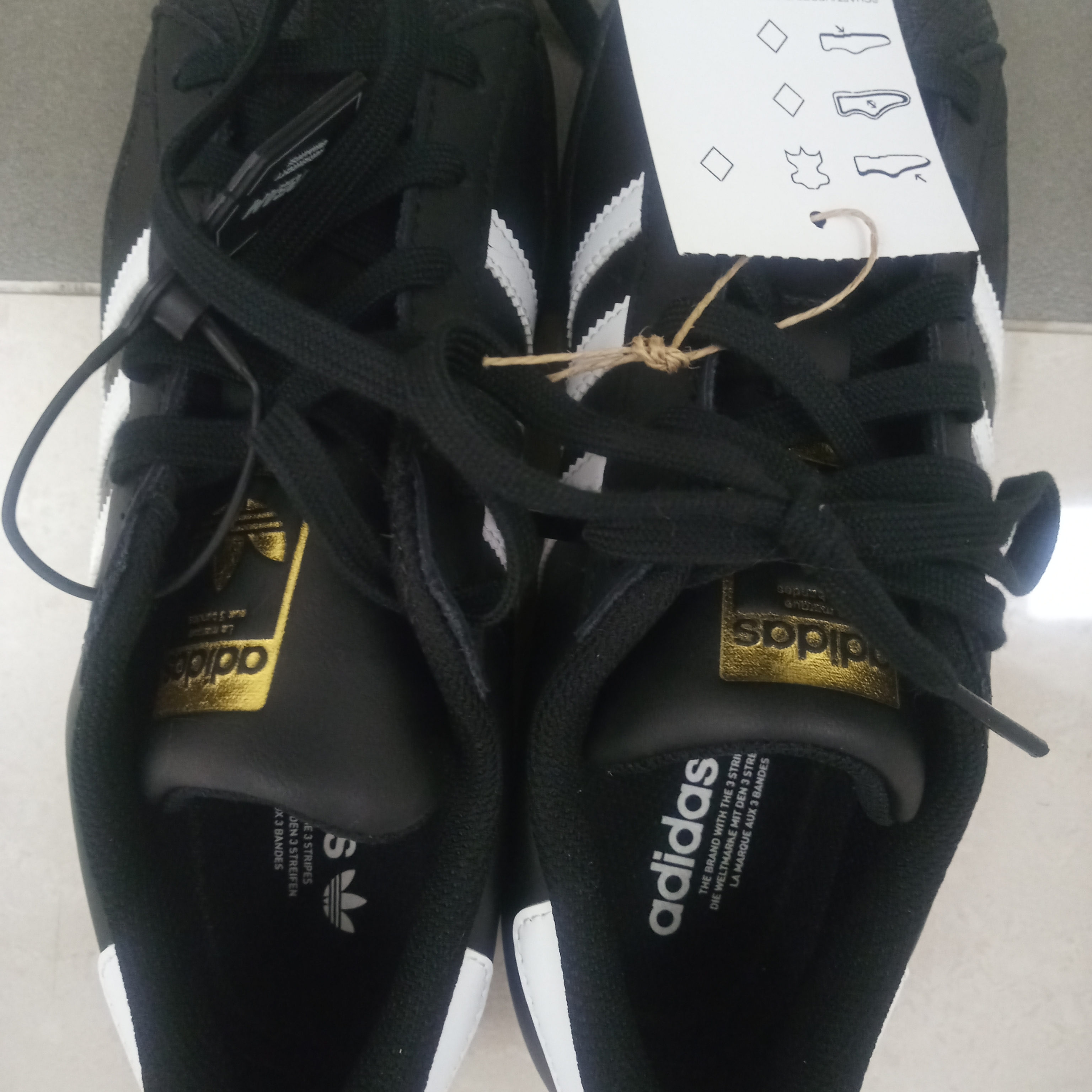 (J) Adidas Superstar Black White 착용 스타일