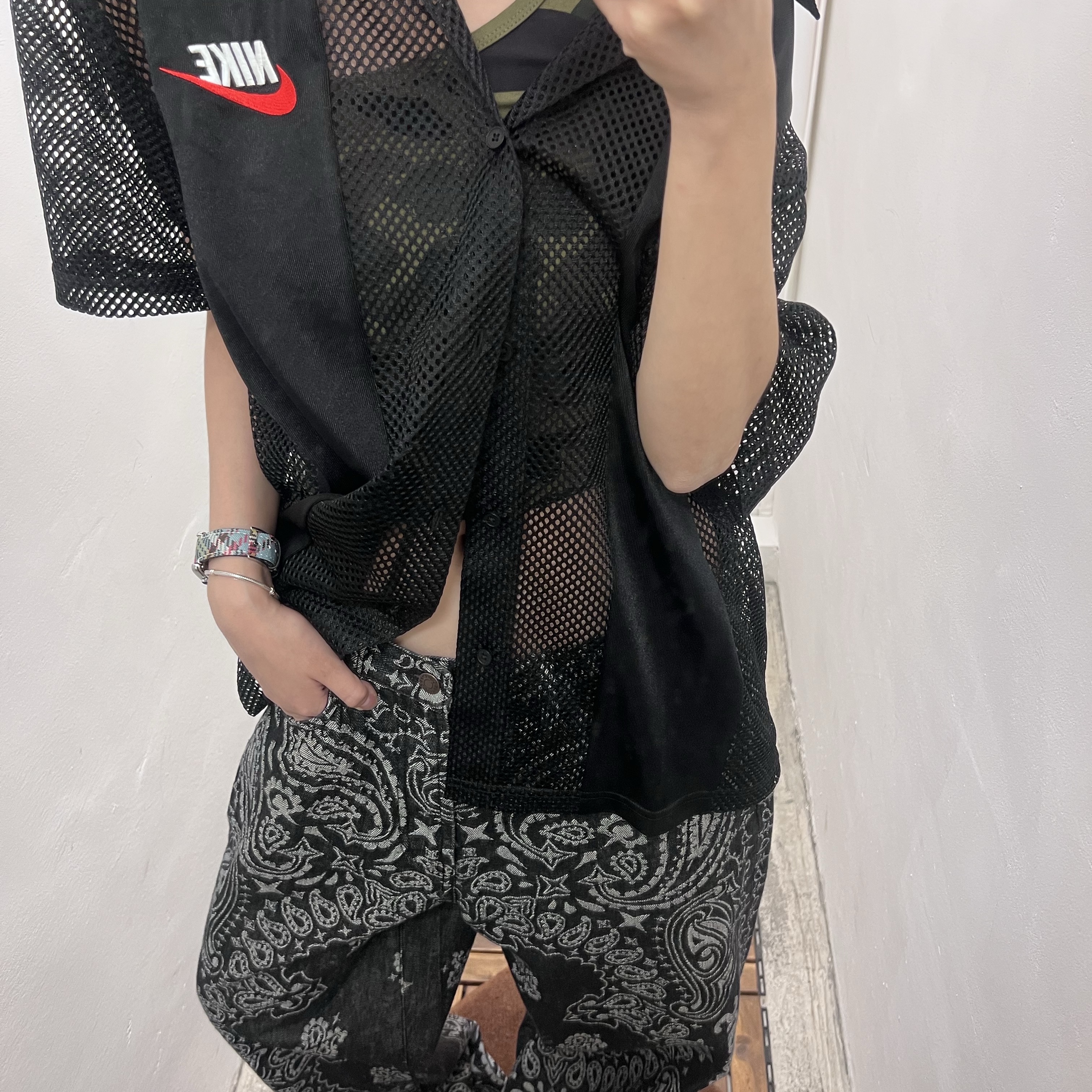 Supreme Floral Jacquard Camp Cap White - 25SS, Supreme x Nike Mesh S/S Shirt Black - 24SS 착용 스타일 - 3