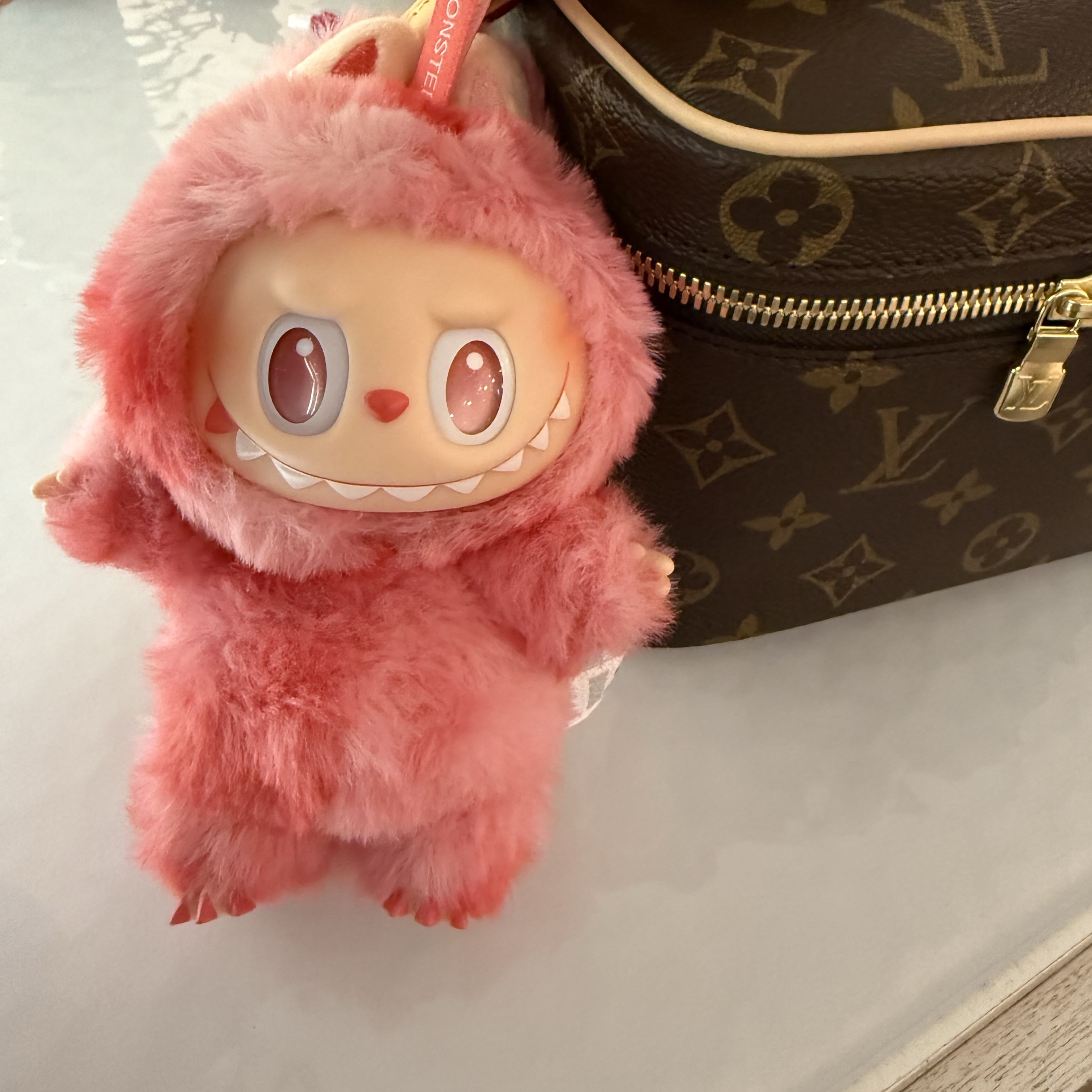 Pop Mart Labubu The Monsters Highlight Series Sealed Case (1 Blind Box), Louis Vuitton Nice Mini Toiletry Pouch Monogram 착용 스타일