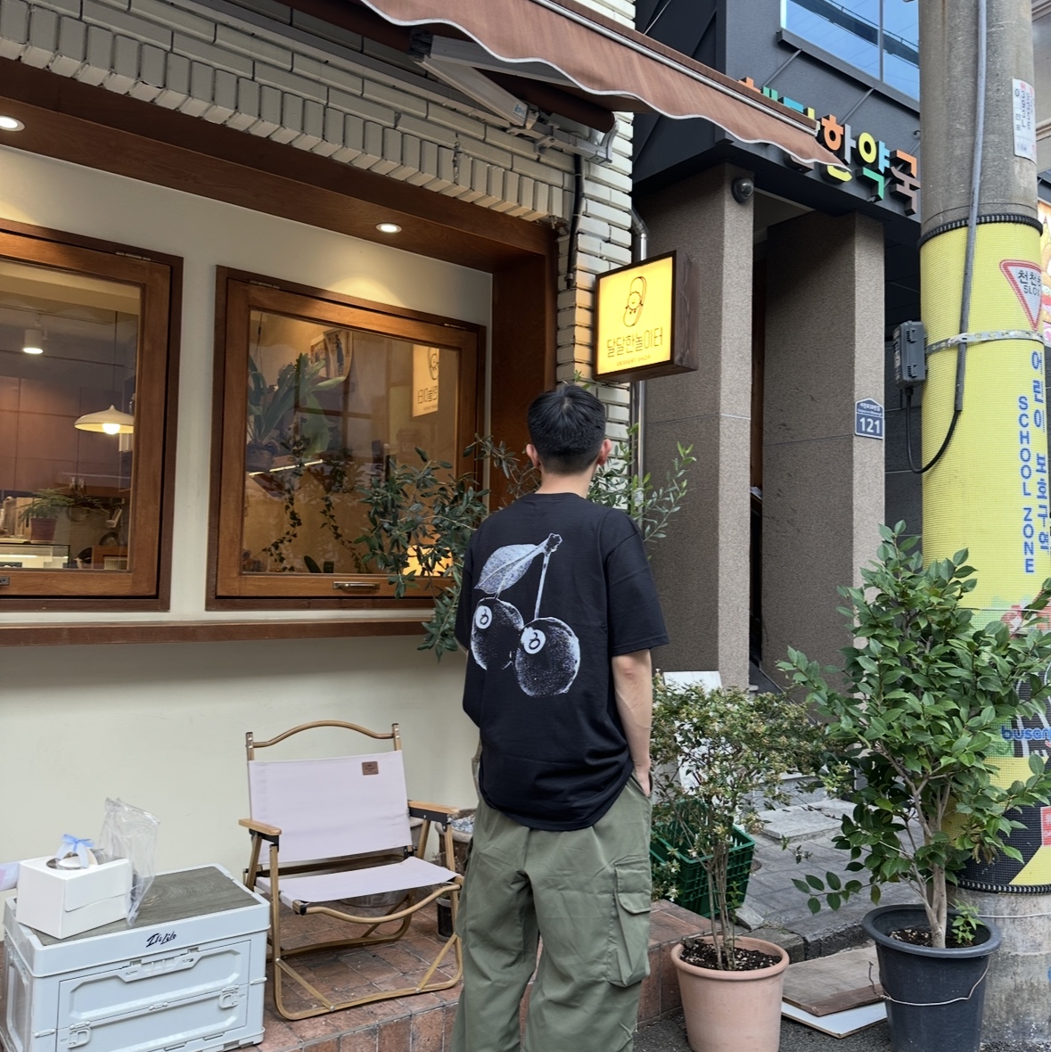 Stussy Cherries T-Shirt Black 착용 스타일