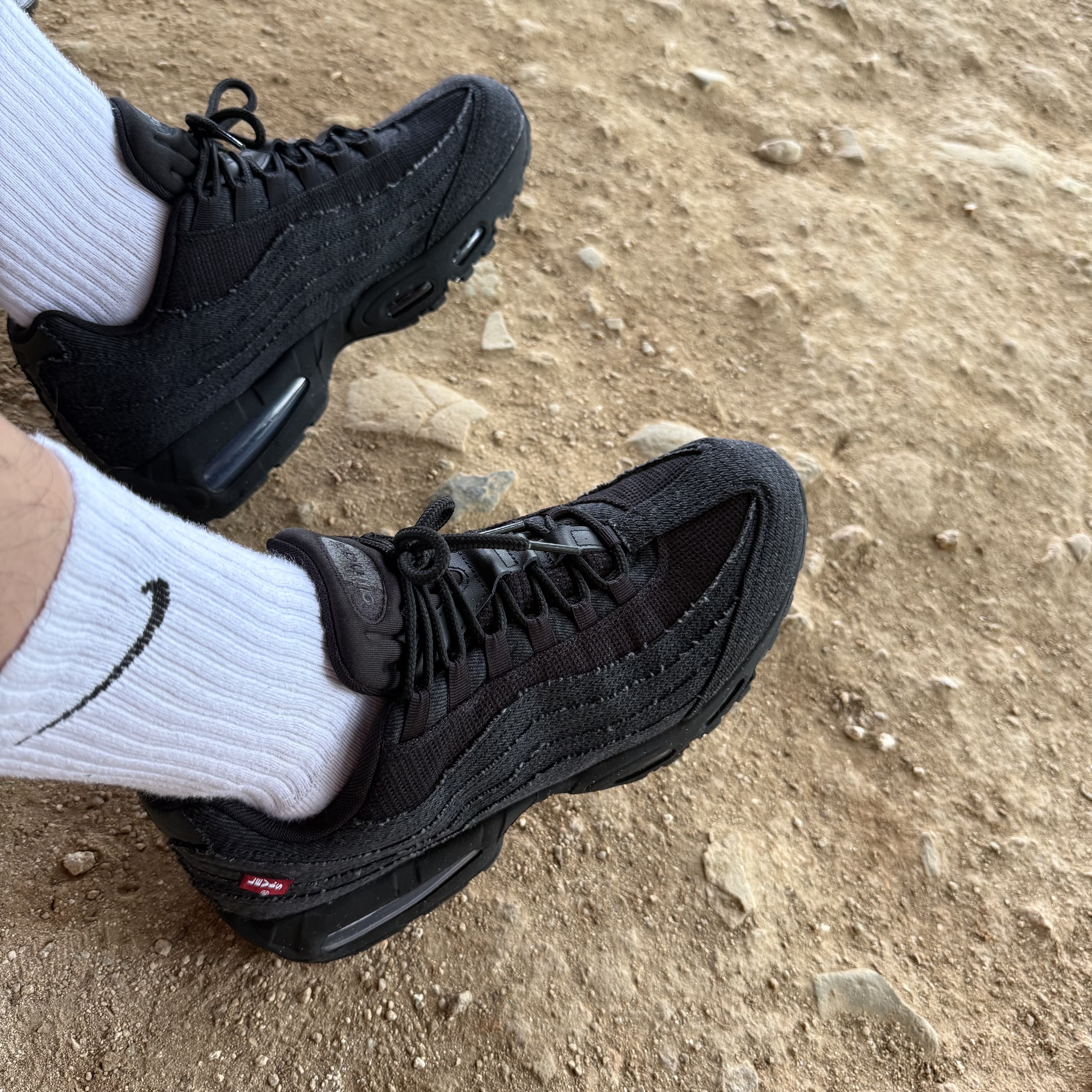 Nike x Levi's Air Max 95 Black, Nike ACG Snowgrass Cargo Shorts Medium Olive - Asia 착용 스타일 - 2