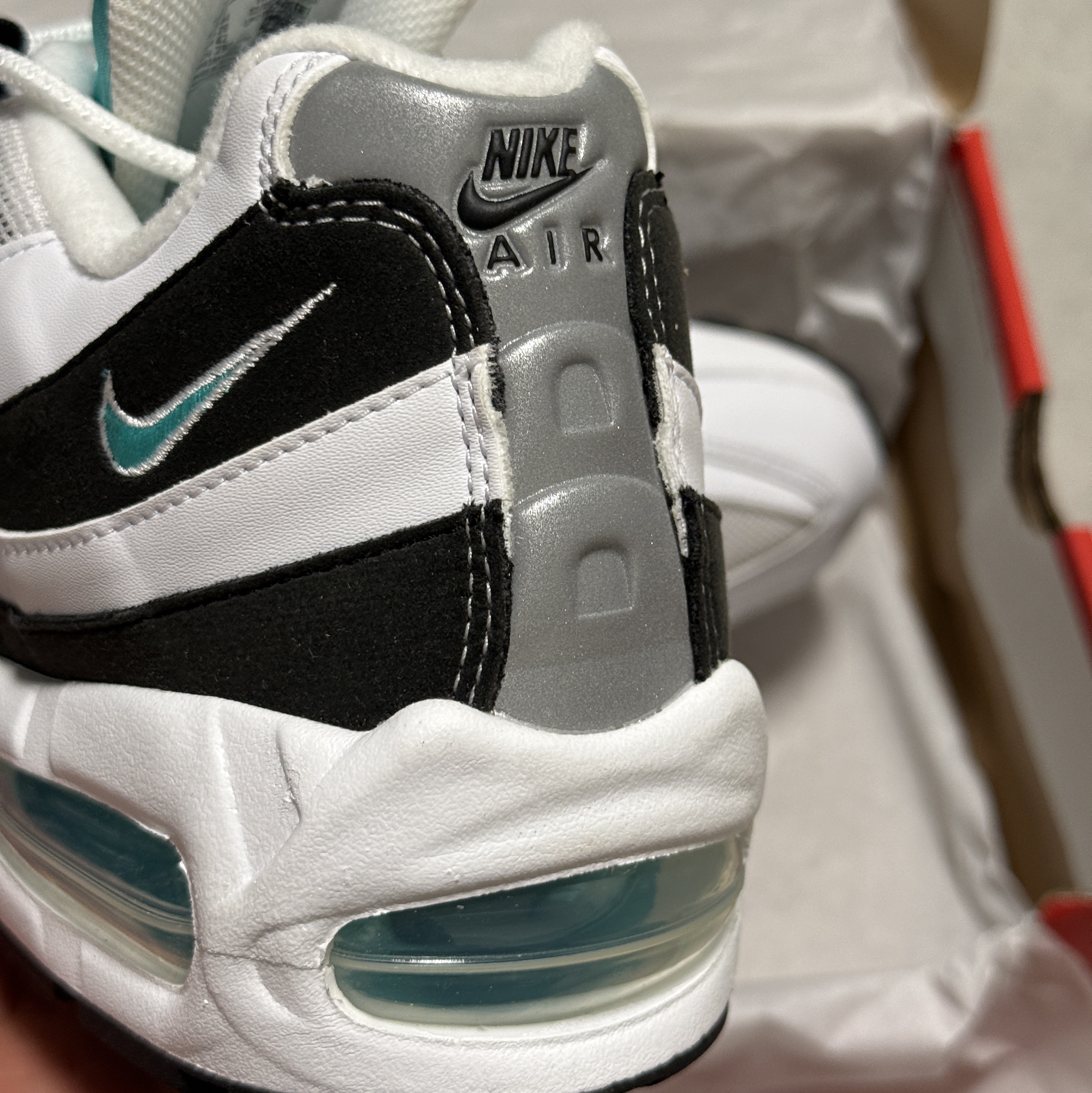 Nike Air Max 95 OG White and Black 착용 스타일 - 3