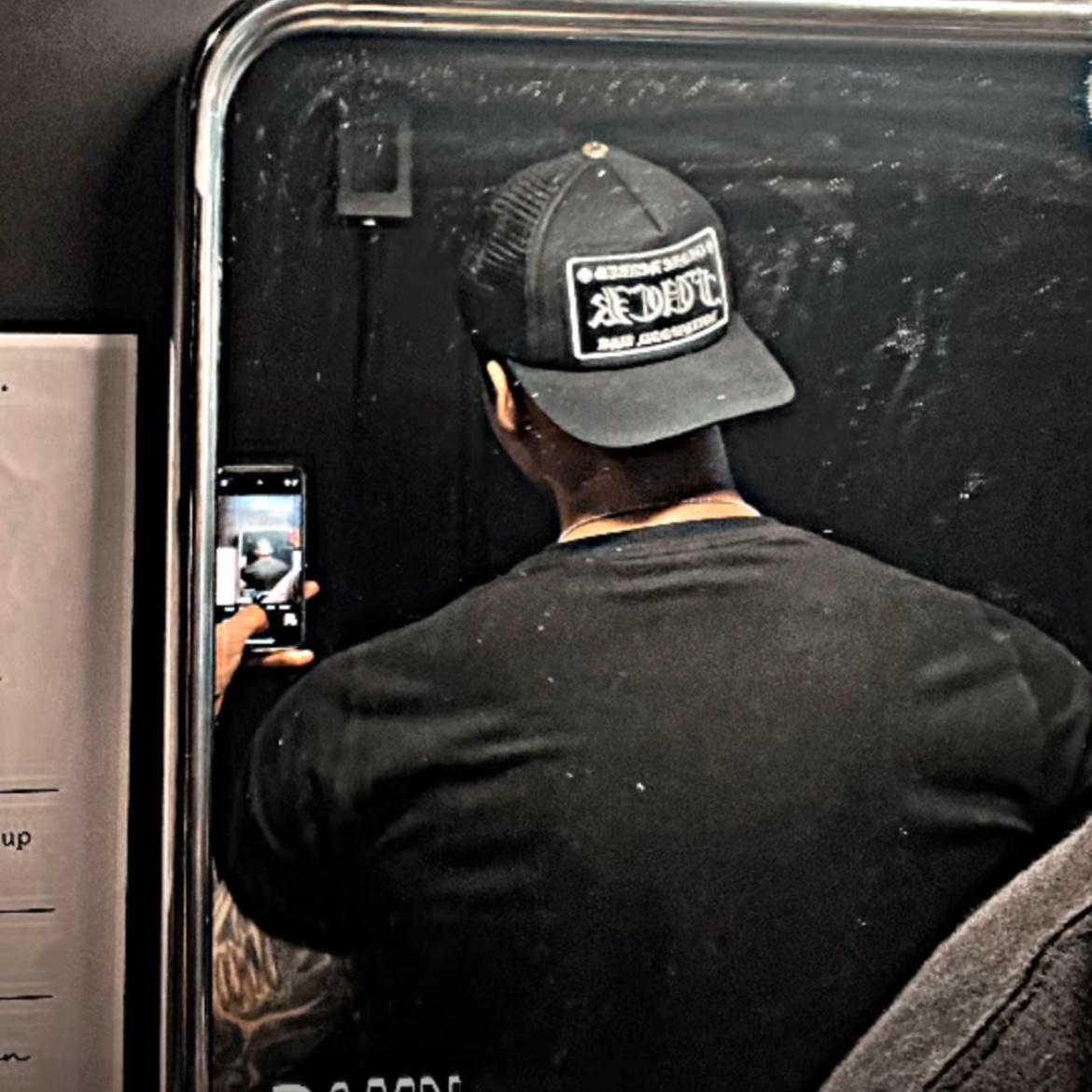Chrome Hearts CH Hollywood Trucker Hat Camo, Chrome Hearts Fuck Hollywood Trucker Hat Black 착용 스타일 - 2