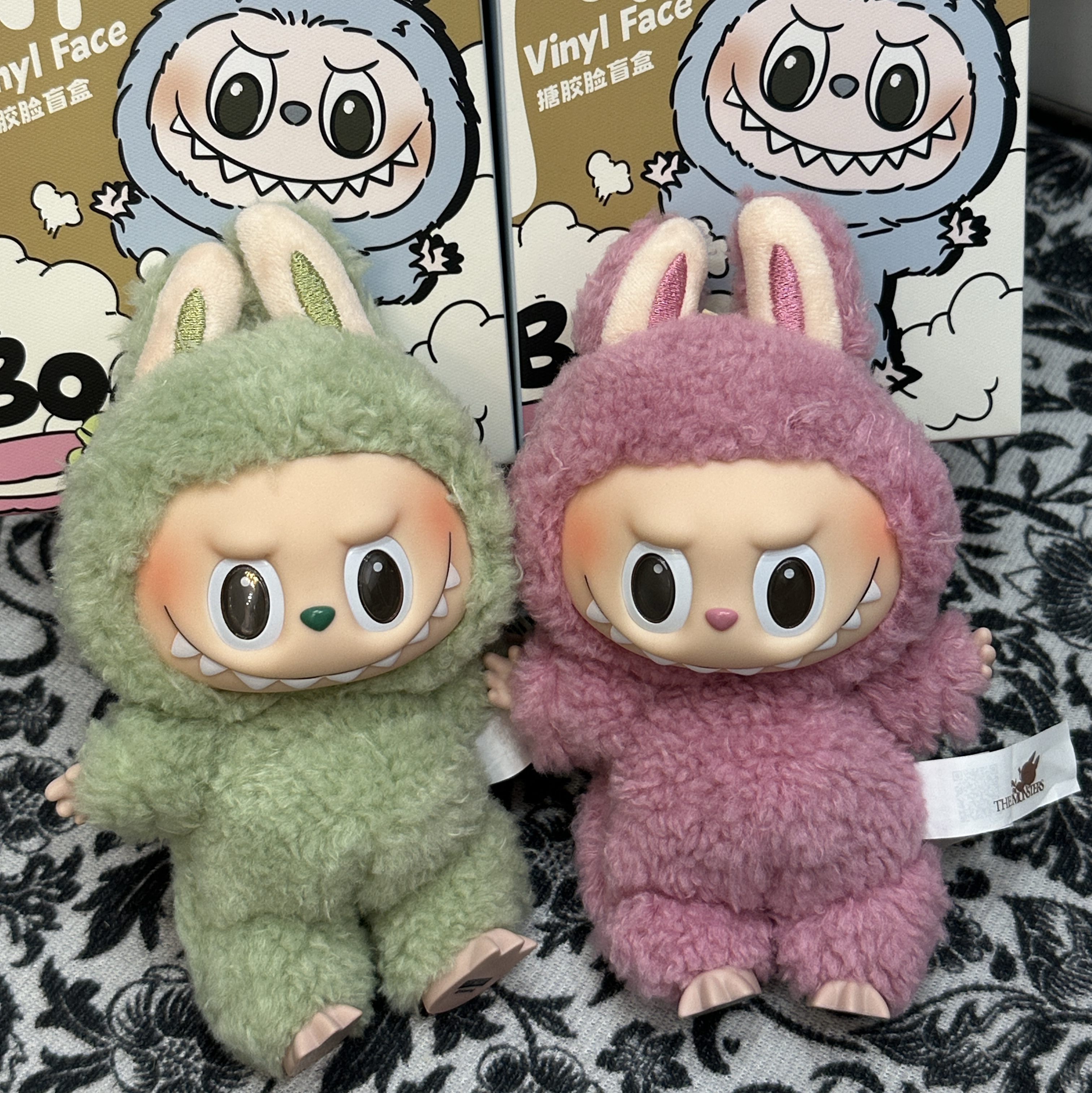 Pop Mart The Monsters Labubu Tasty Macarons Series Sealed Case (6 Blind Boxes) 착용 스타일 - 5