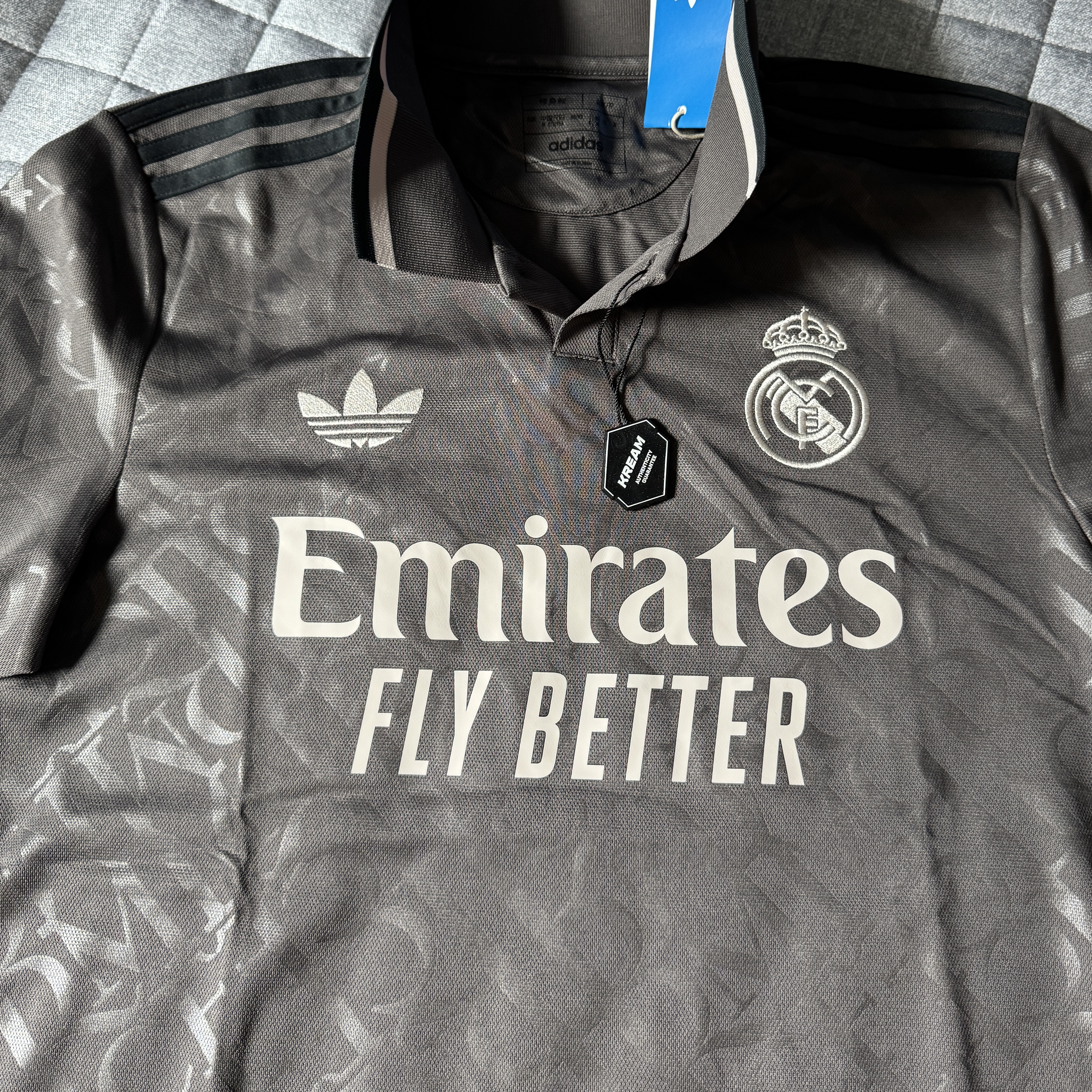Adidas Real Madrid 2024/25 3rd Jersey Charcoal - KR Sizing (Non Marking Ver.) 착용 스타일