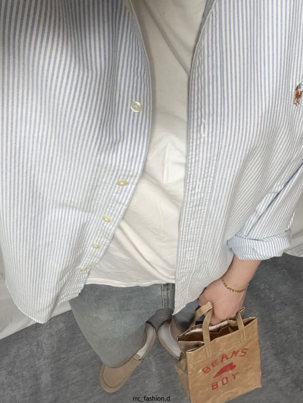 Beams Boy Logo Shopping Bag Beige 착용 스타일 - 4