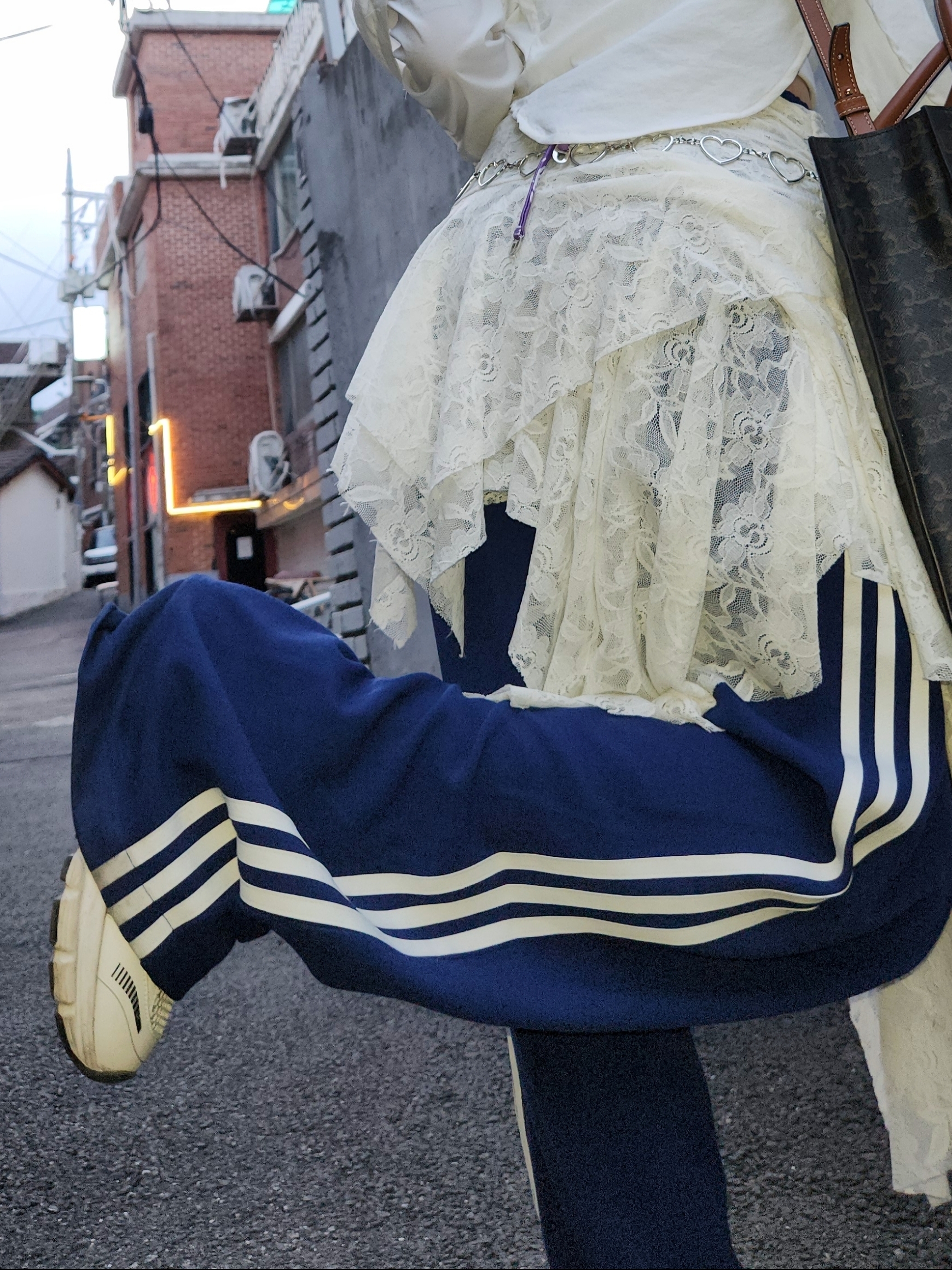 Celine Triomphe Canvas Tote Bag Tan, (W) Adidas Loose Tracksuit Pants Dark Blue - KR Sizing 착용 스타일 - 6