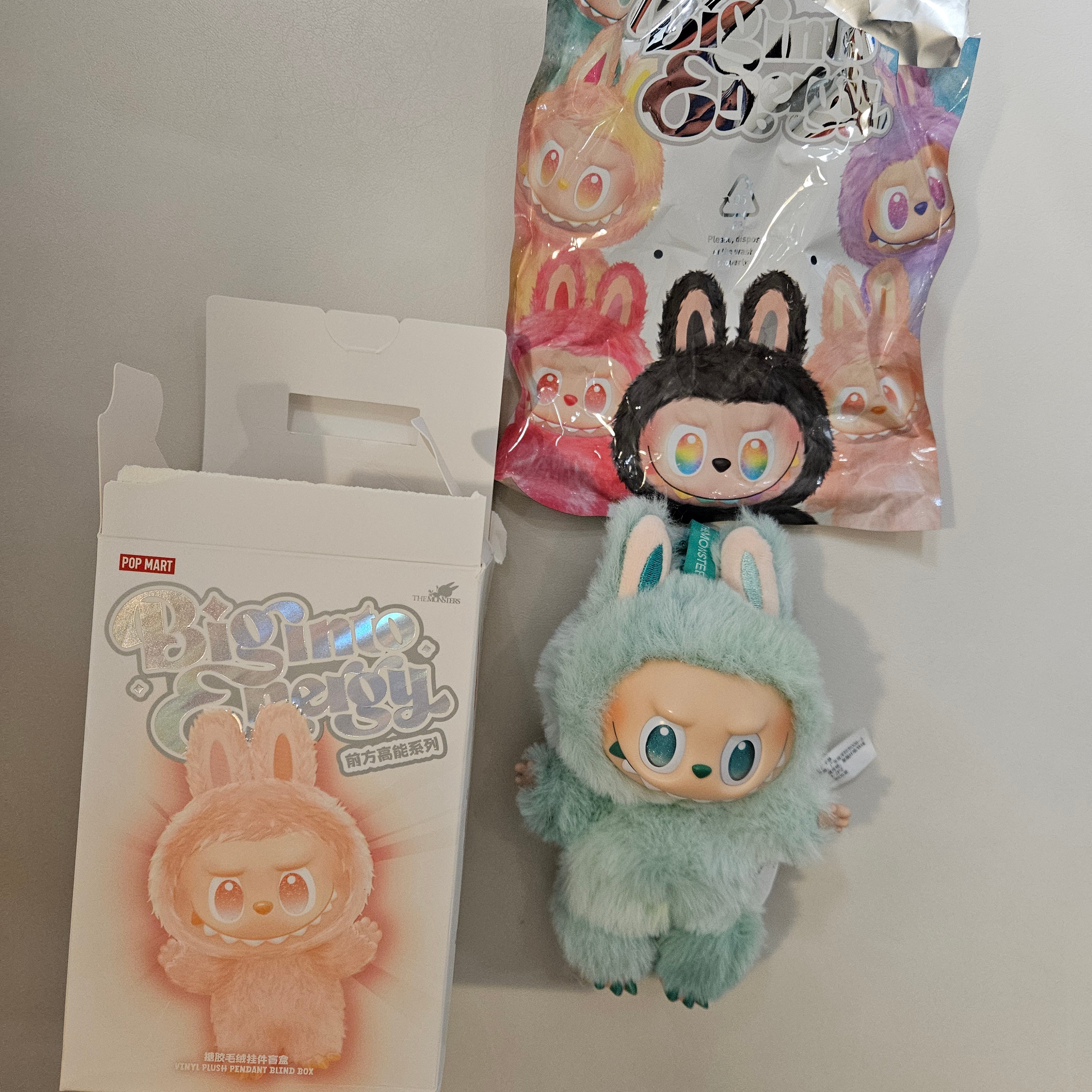 Pop Mart Labubu The Monsters Highlight Series Sealed Case (1 Blind Box) 착용 스타일