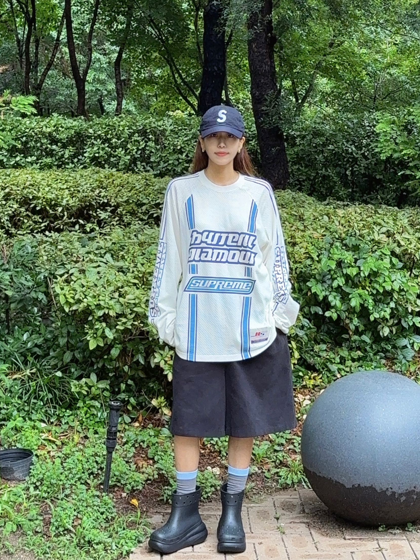 Supreme Seersucker S Logo 6-Panel Black - 24SS, Supreme x Hysteric Glamour Mesh L/S Top White - 24FW 착용 스타일 - 1