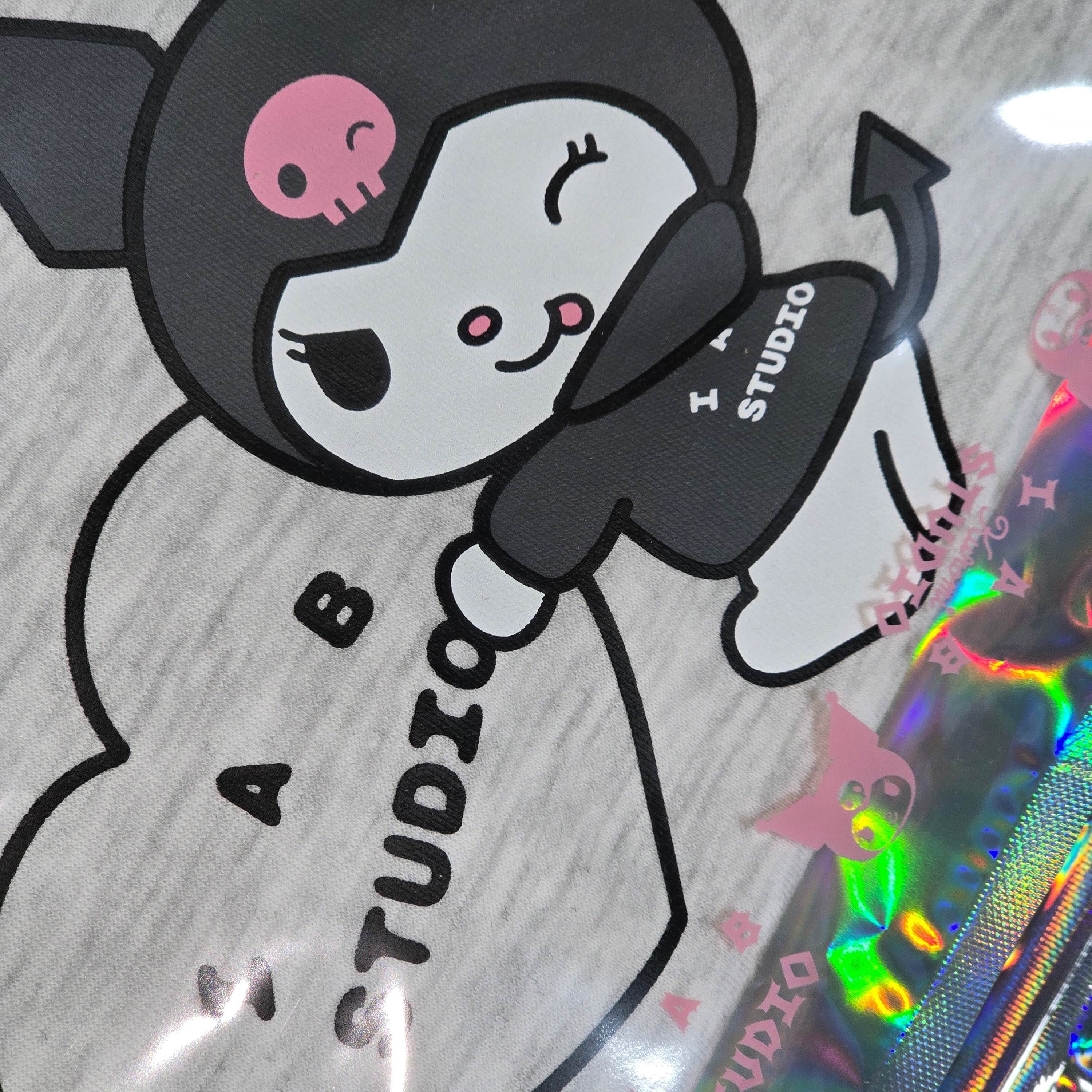 IAB Studio Kuromi Heart T-shirts Light Grey 착용 스타일