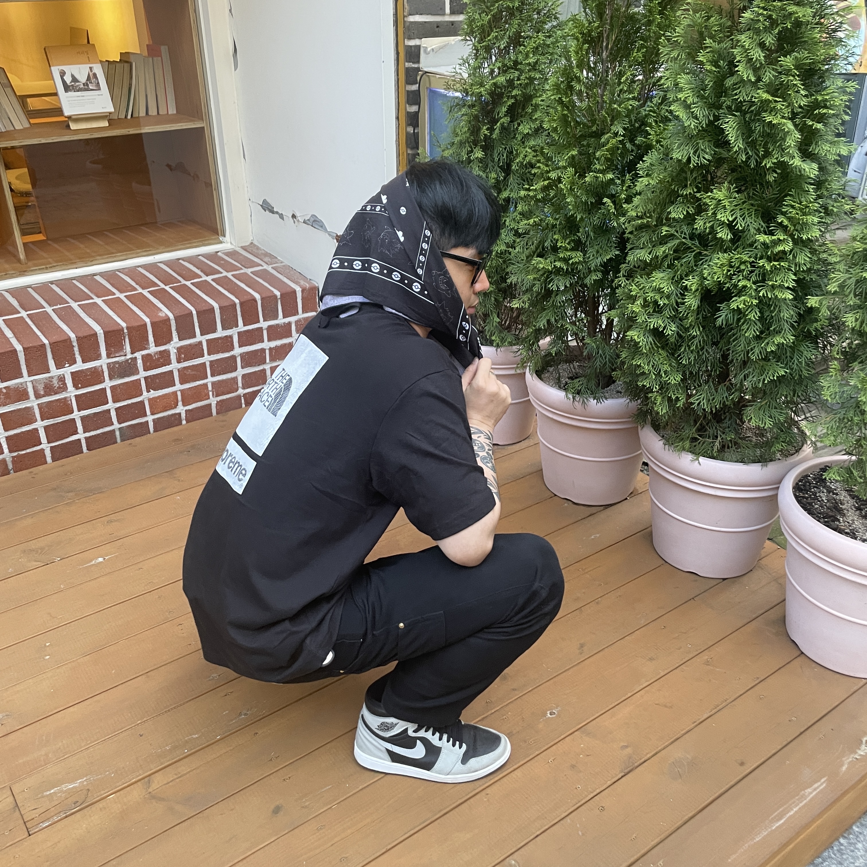 Jordan 1 Retro High OG Shadow 2.0, Supreme x The North Face S/S Top Black - 24SS 착용 스타일