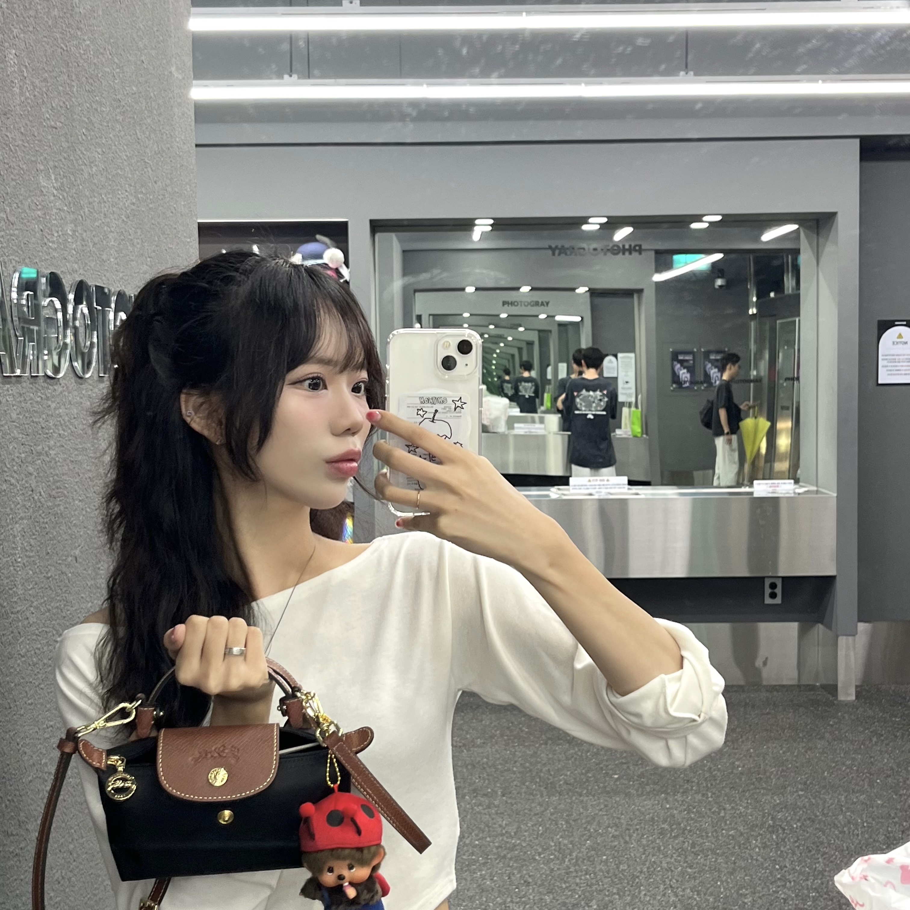 Monchhichi Bighead SS Ladybug Key Chain 착용 스타일 - 1