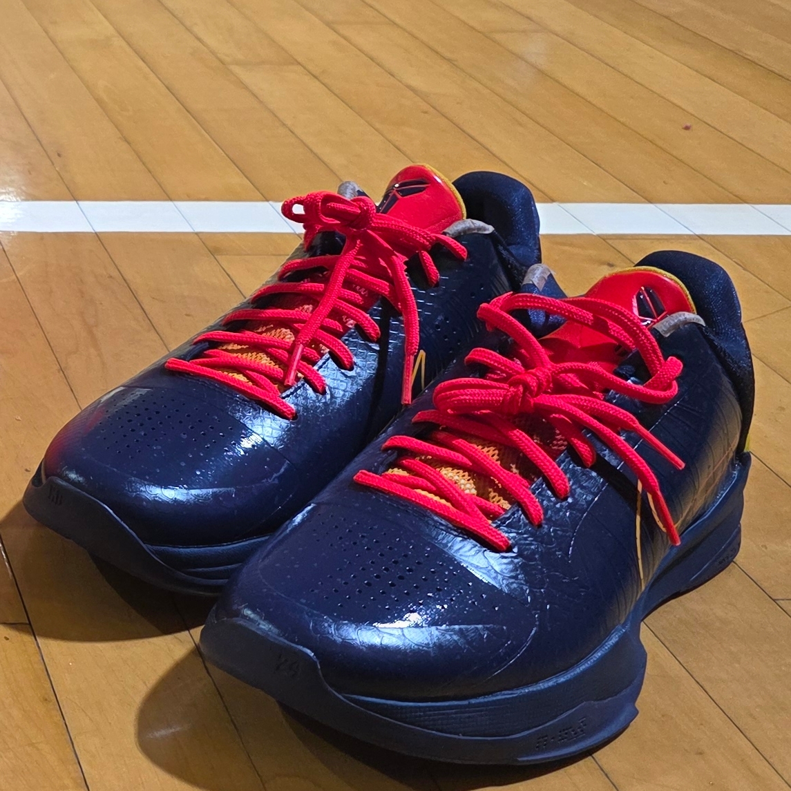 Nike Kobe 5 Protro Midnight Navy Bright Crimson 착용 스타일 - 4