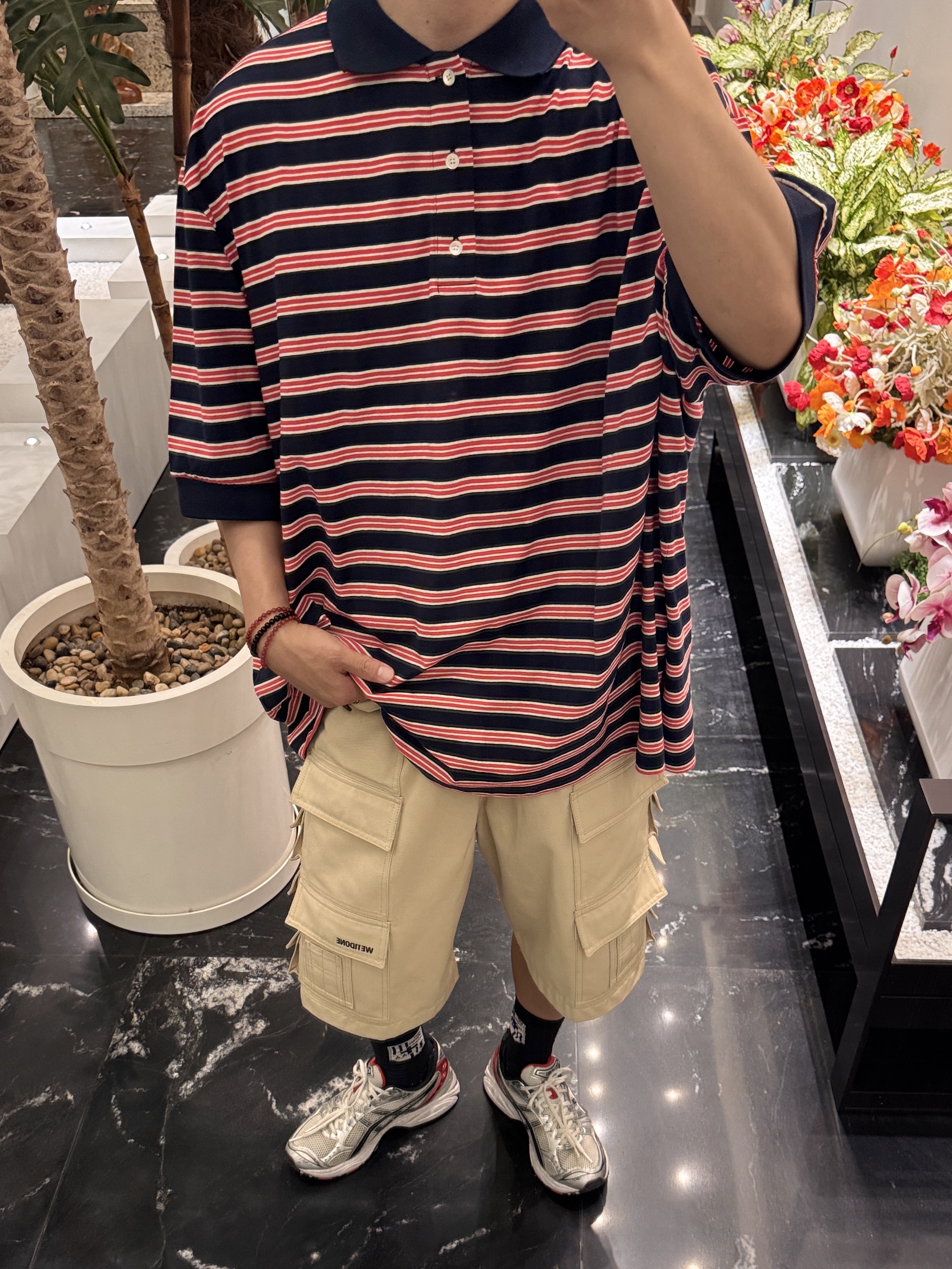 MJD Oversized Stripe Polo, Asics Gel-Kayano 14 White Classic Red 착용 스타일 - 1