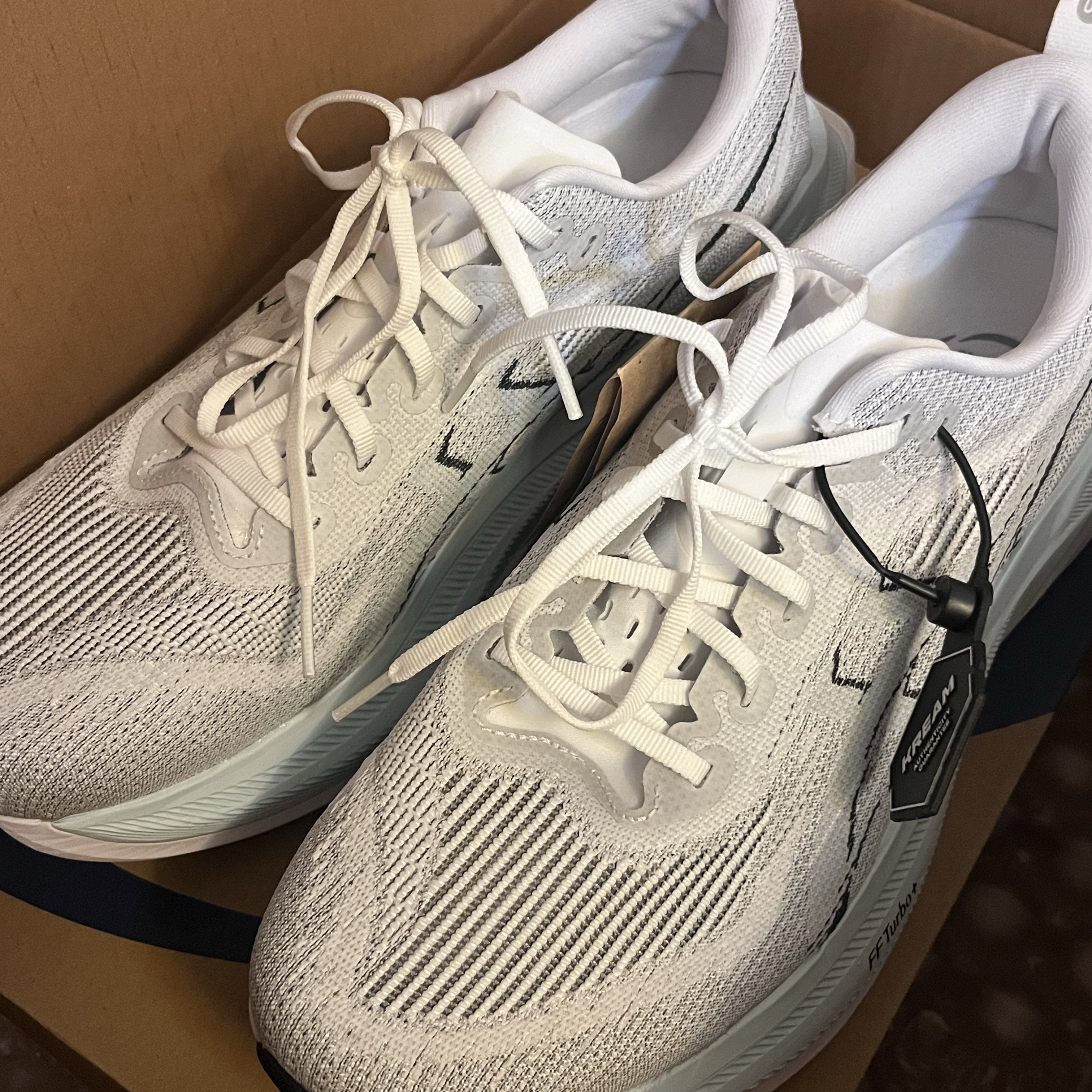 Asics Superblast 2 White Cool Grey 착용 스타일