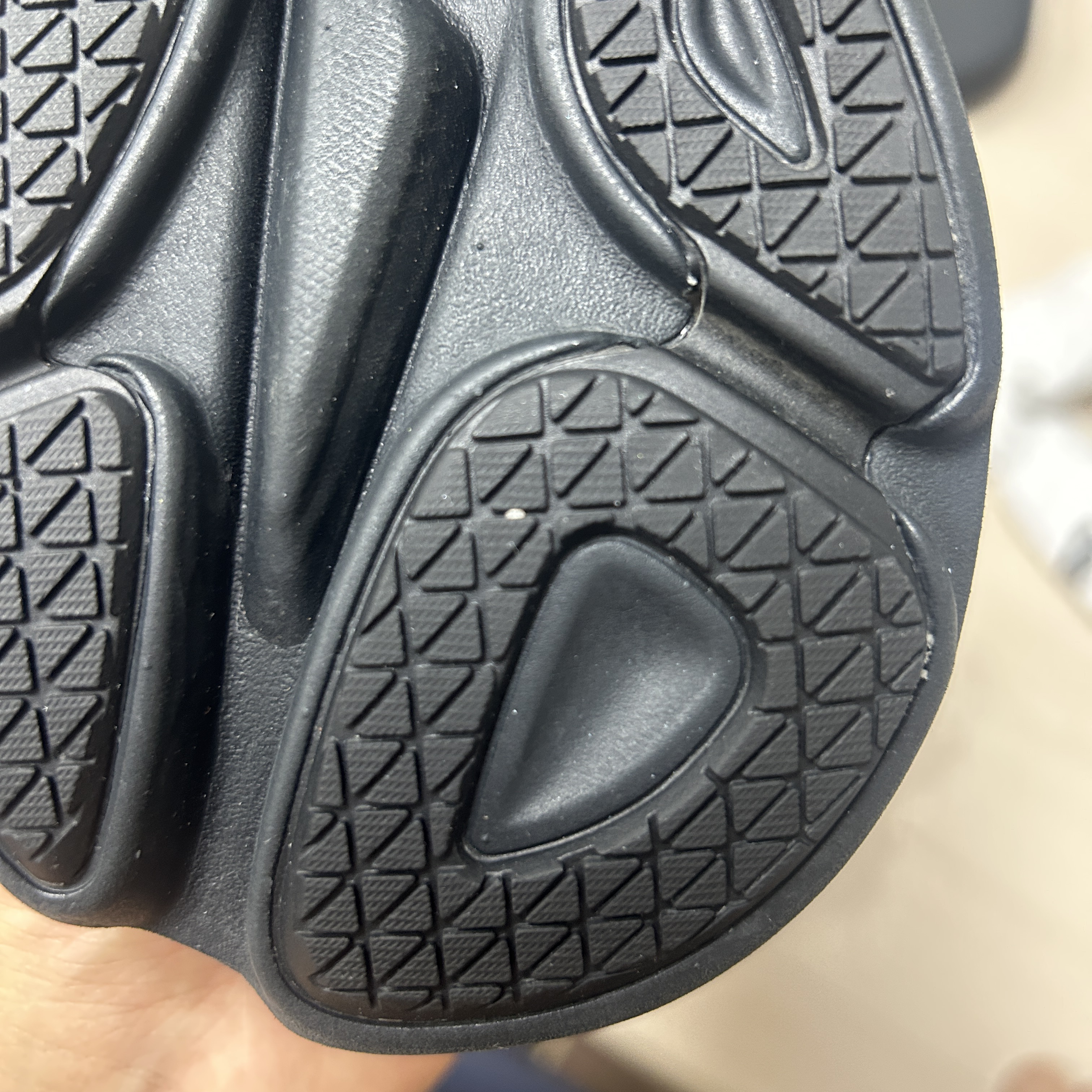 (W) Hoka Bondi 8 Black - Wide 착용 스타일 - 6