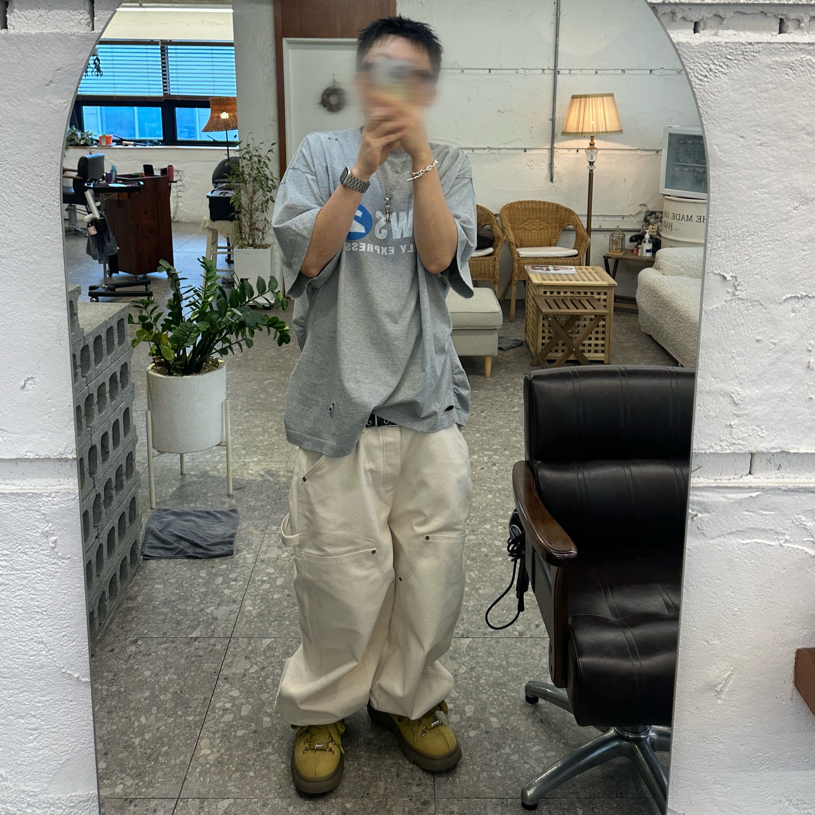 Nonnod Puckering News T-shirt Vintage grey, Undermycar Pure Hardstone Carpenter Pants Ivory - 24FW 착용 스타일 - 2