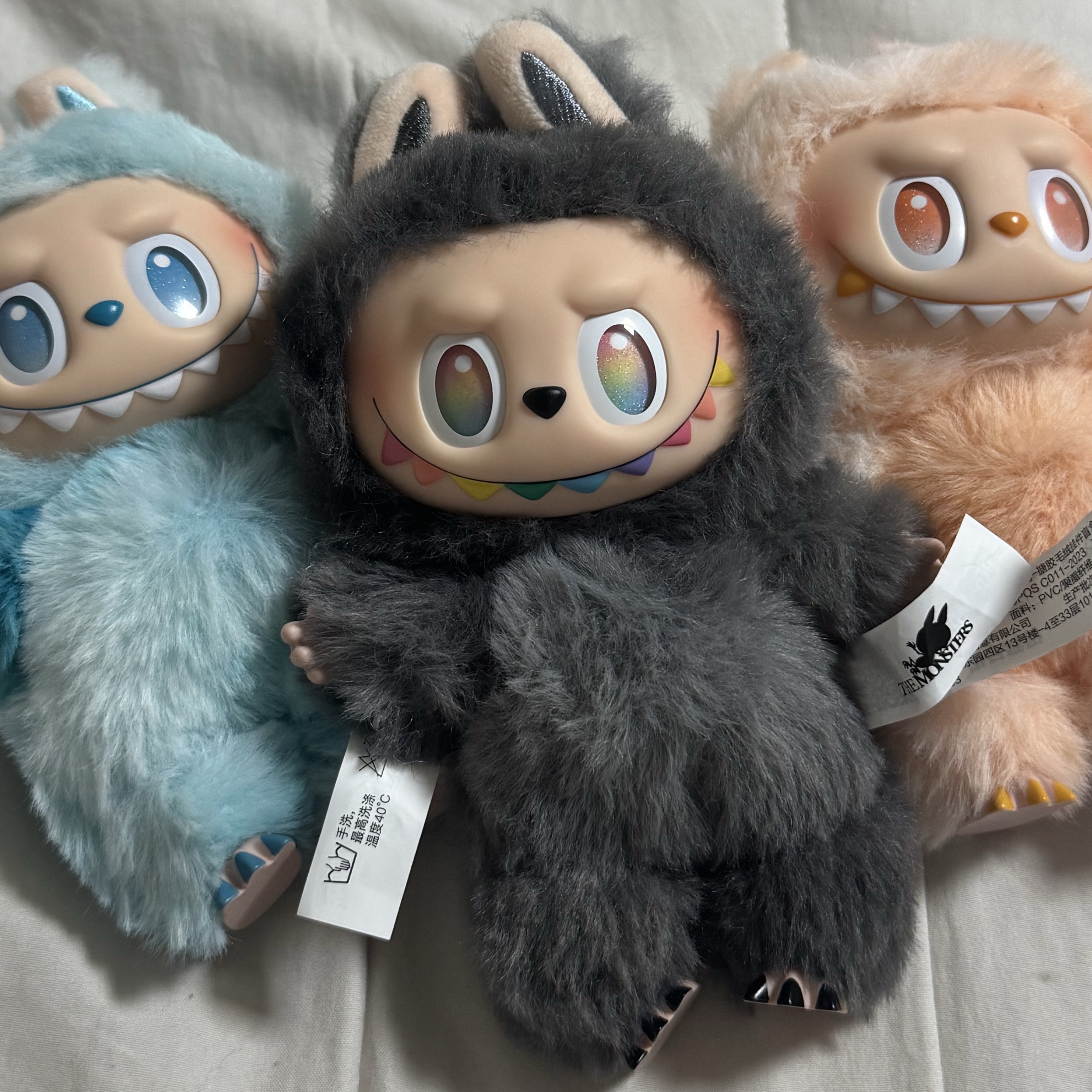 Pop Mart Labubu The Monsters Highlight Series Sealed Case (1 Blind Box) 착용 스타일