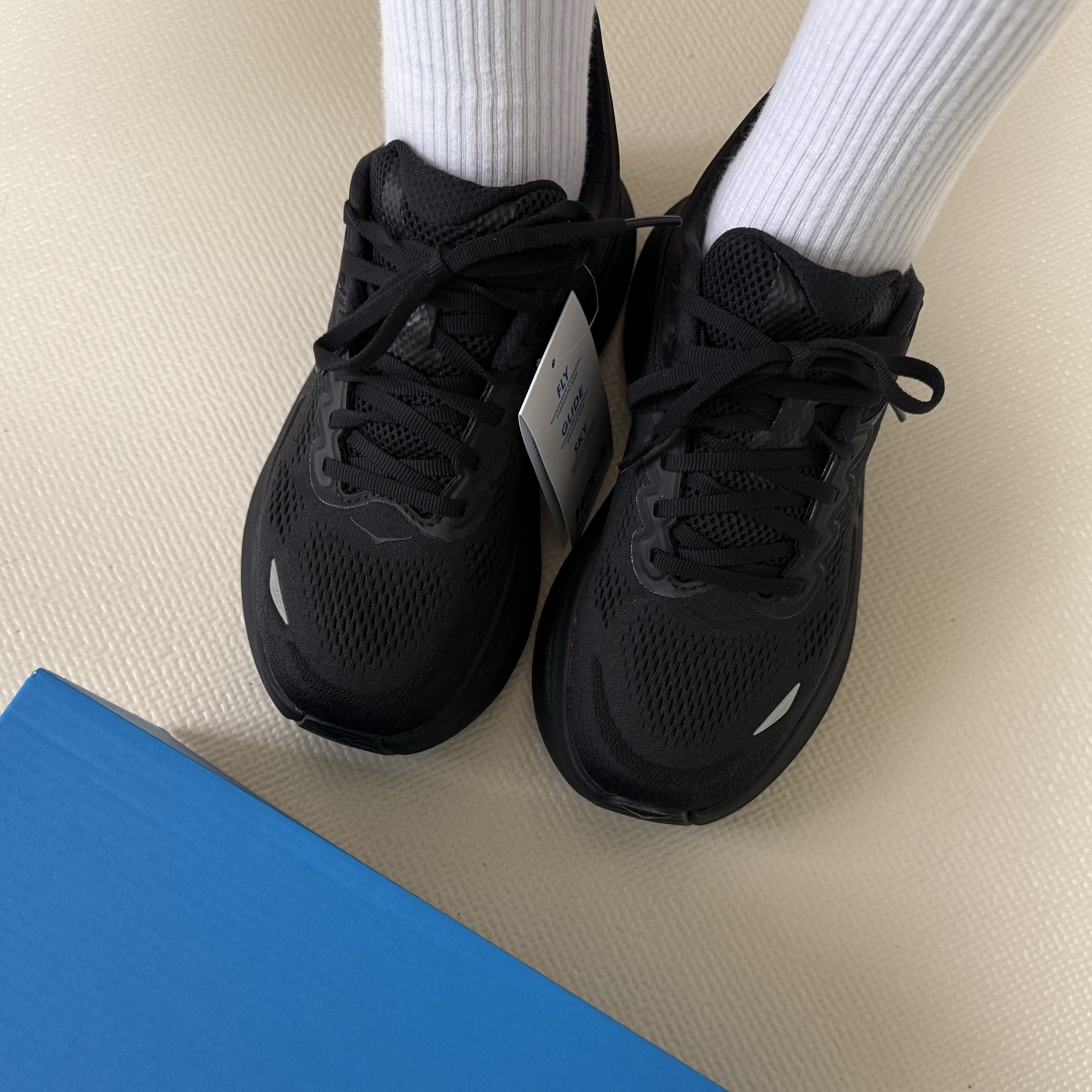 Hoka Bondi 9 Black - Wide 착용 스타일 - 2