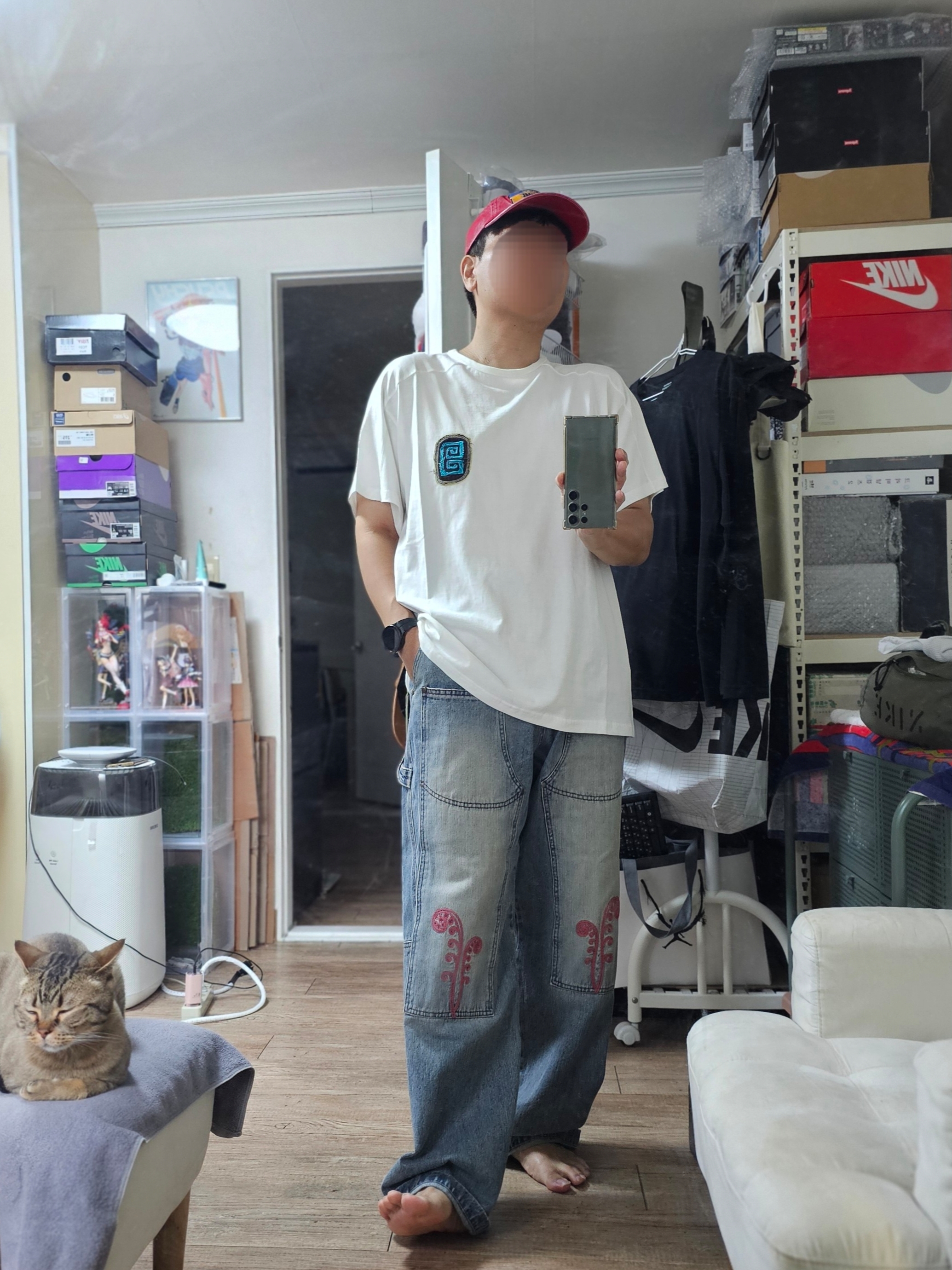 Karactor Fuzzy Half T-shirt Off White, Karactor Ptery Double Knee Pants Washed blue 착용 스타일 - 3
