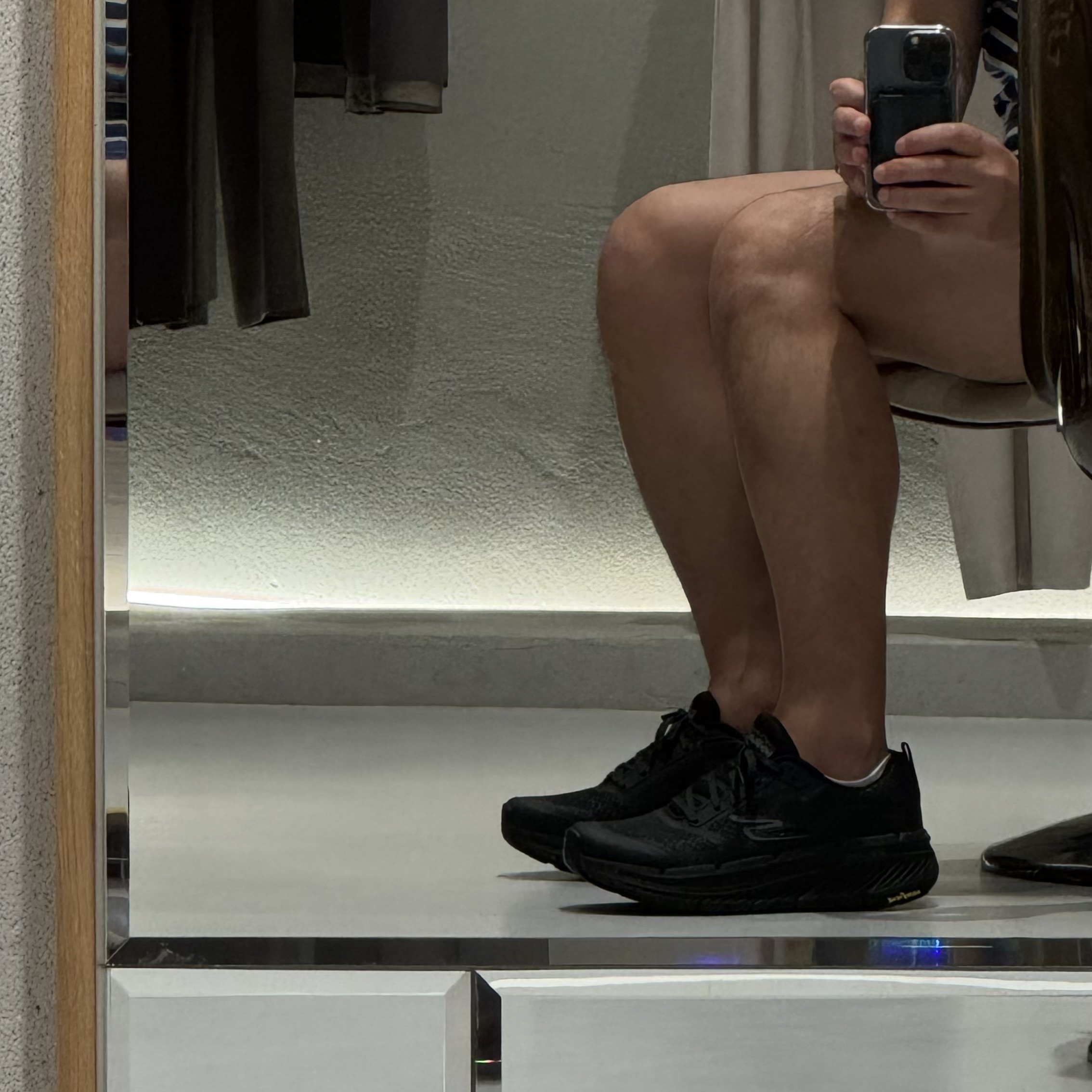 Skechers Max Cushioning Premier 2.0 Black 착용 스타일