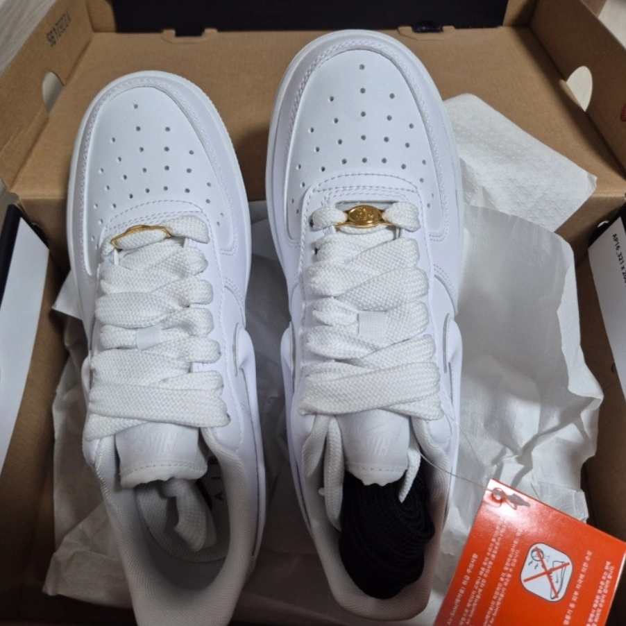 (W) Nike Air Force 1 '07 Next Nature White Black 착용 스타일 - 2