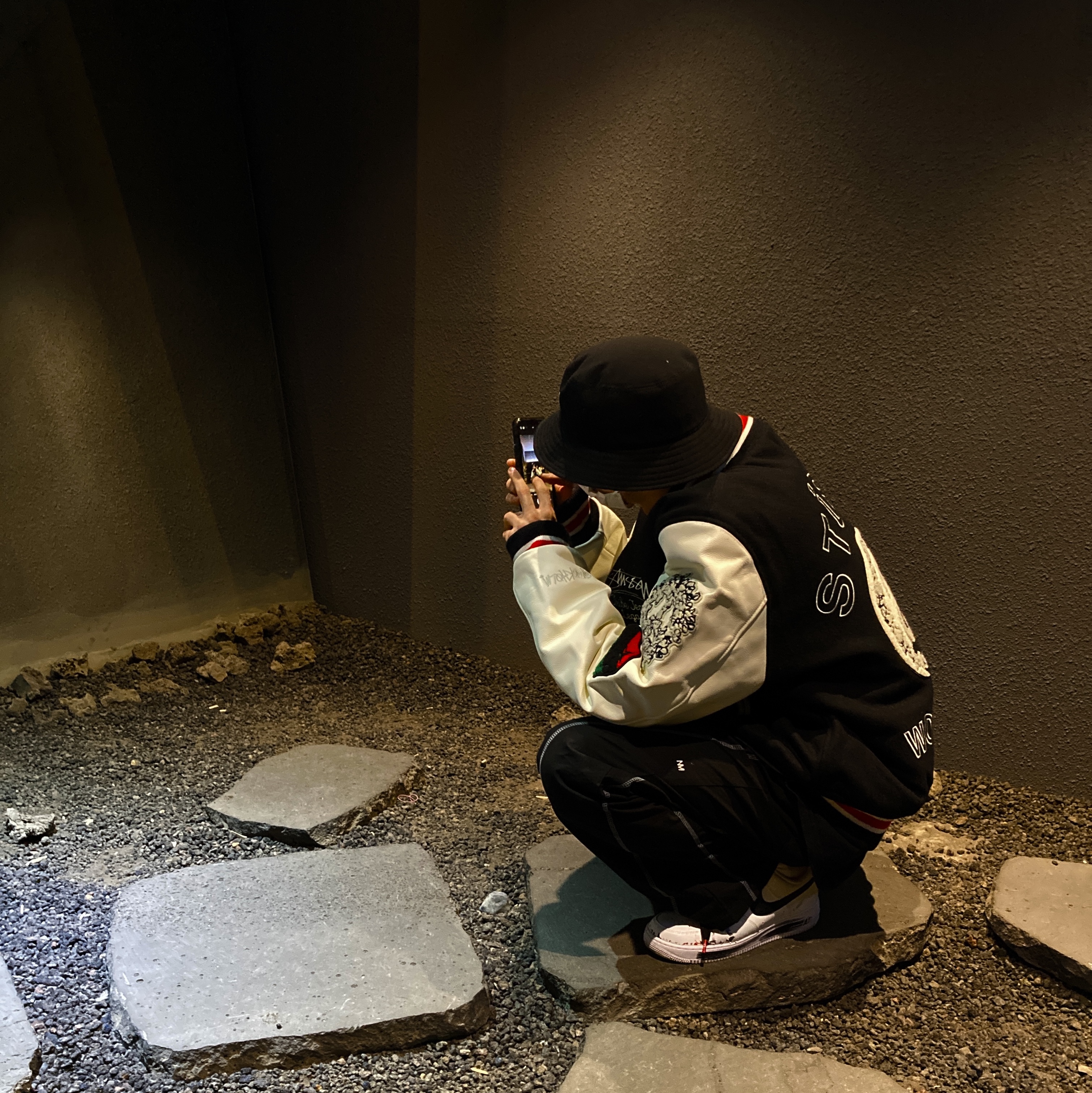 Stussy x Our Legacy x Denim Tears TTL Varsity Jacket Black, Nike x Peaceminusone Air Force 1 Low Para-Noise 2.0 착용 스타일 - 1