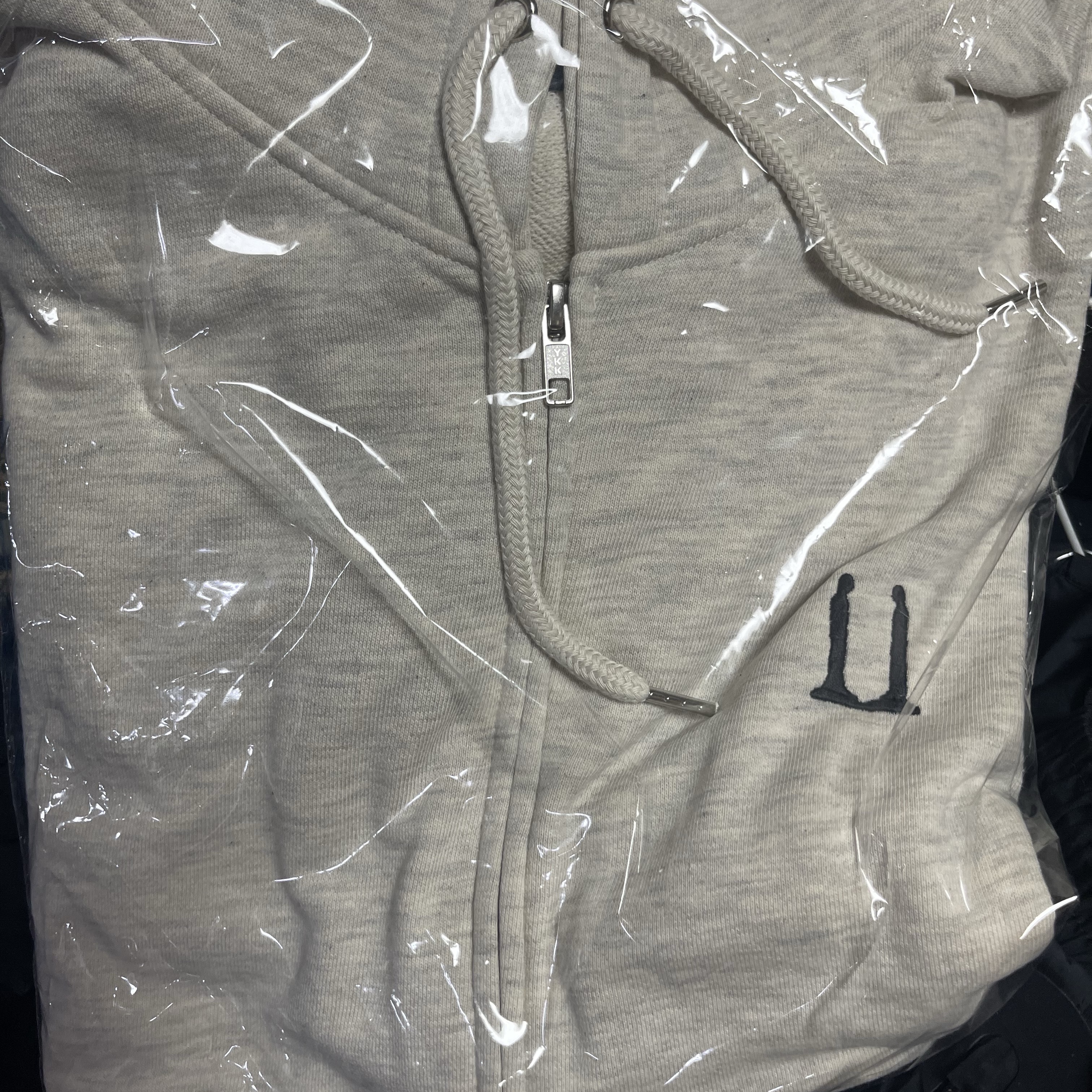 G-DRAGON Ubermensch Hoodie Zip-Up Oatmeal 착용 스타일