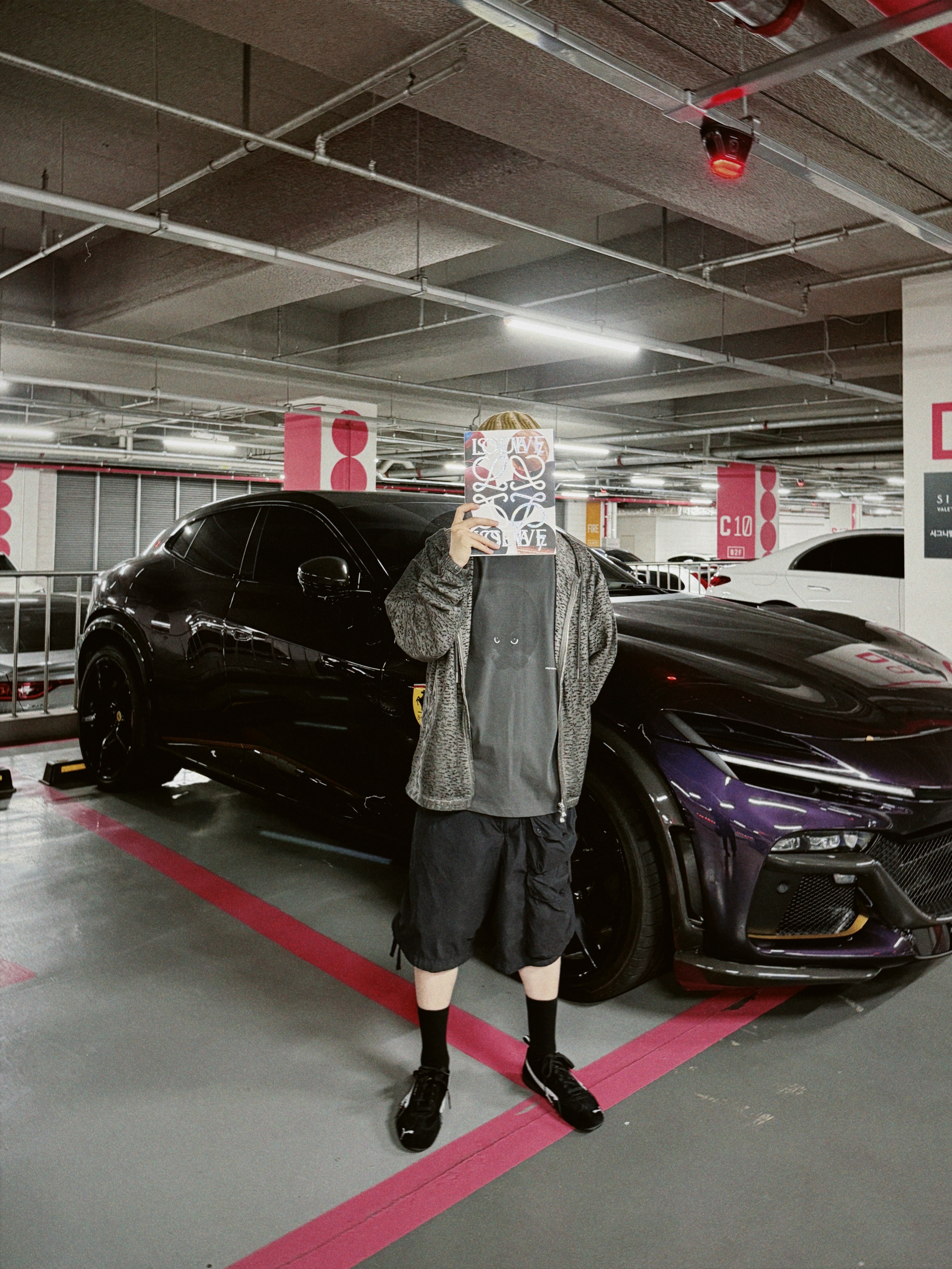 Balenciaga x Puma Speedcat Suede Black White, Post Archive Faction (Paf) Souvenir T-Shirt 6 Charcoal 착용 스타일