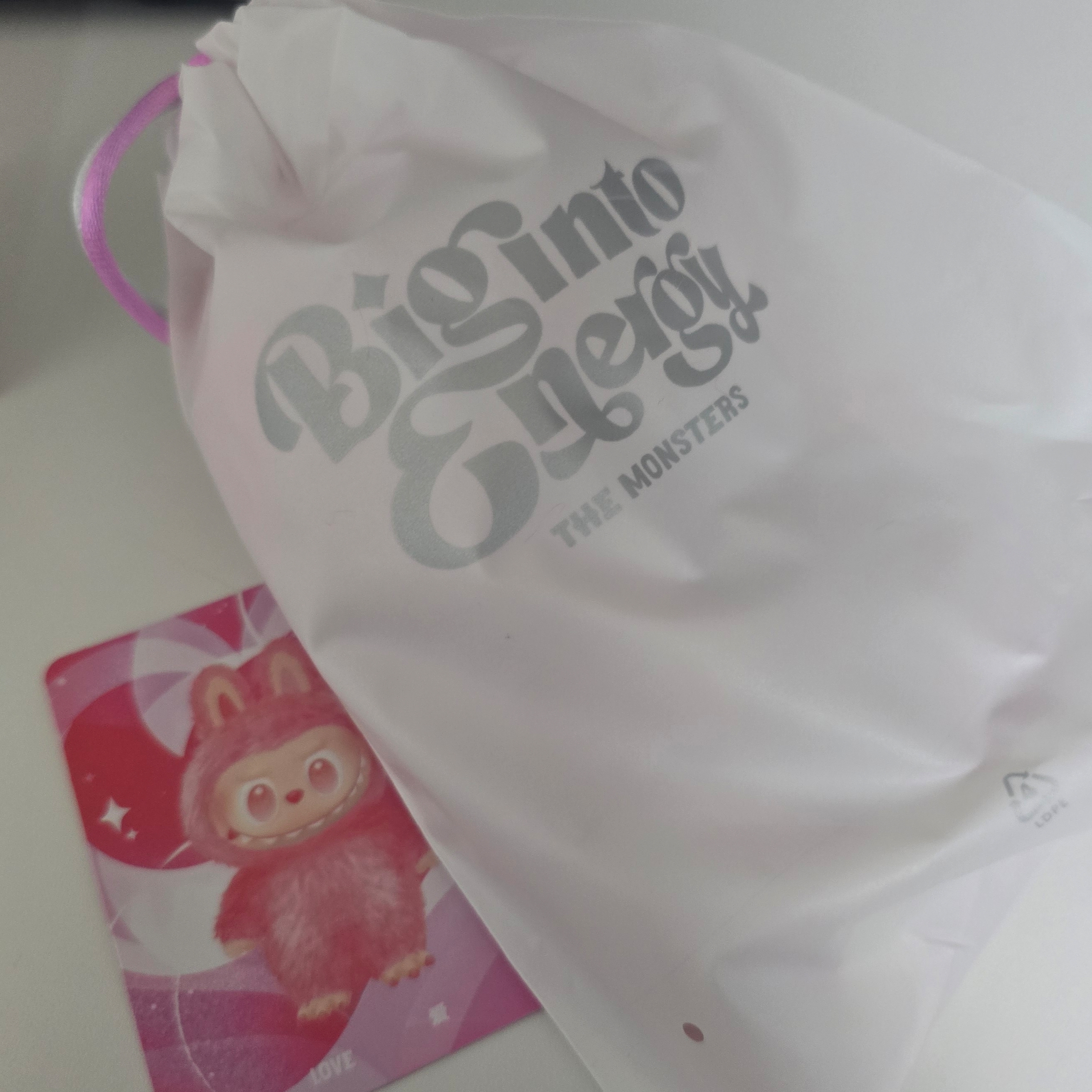 Pop Mart Labubu The Monsters Highlight Series Sealed Case (1 Blind Box) 착용 스타일