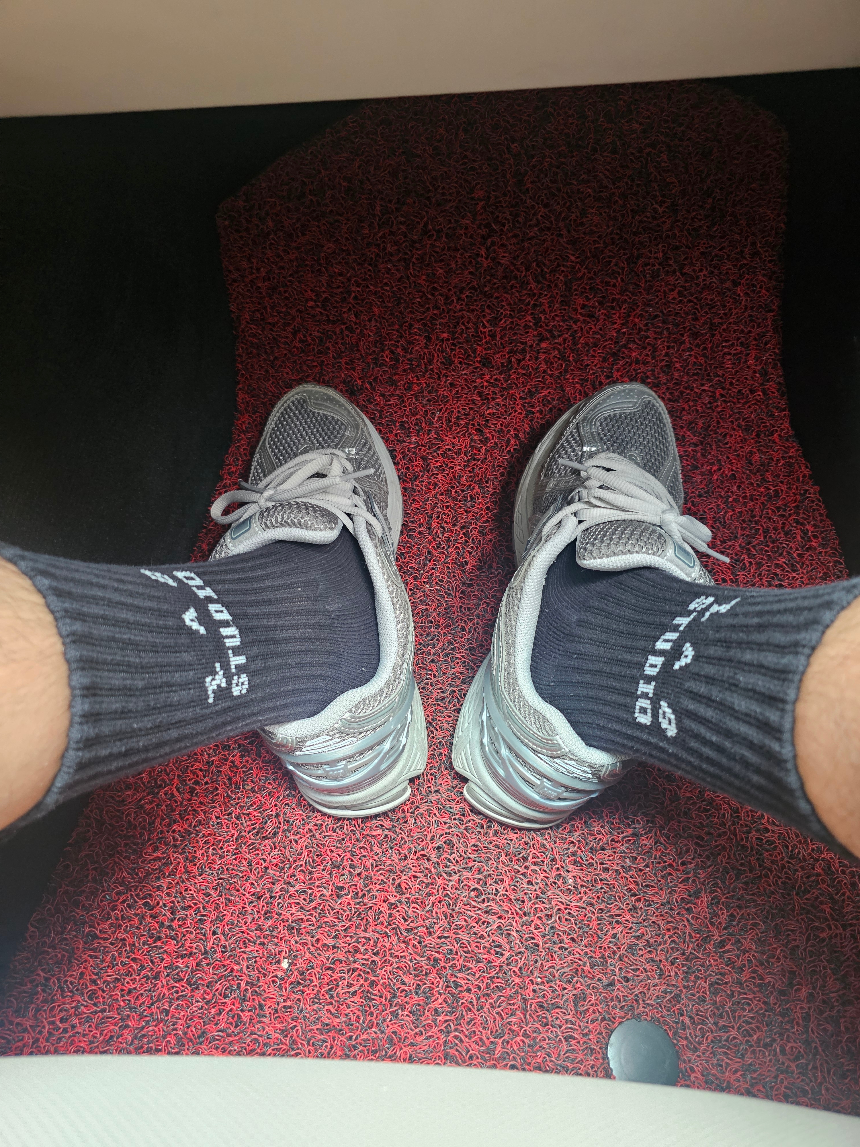 New Balance 1906R Harbor Grey Silver Metalic, IAB Studio Socks White Black (5 Pack) 착용 스타일