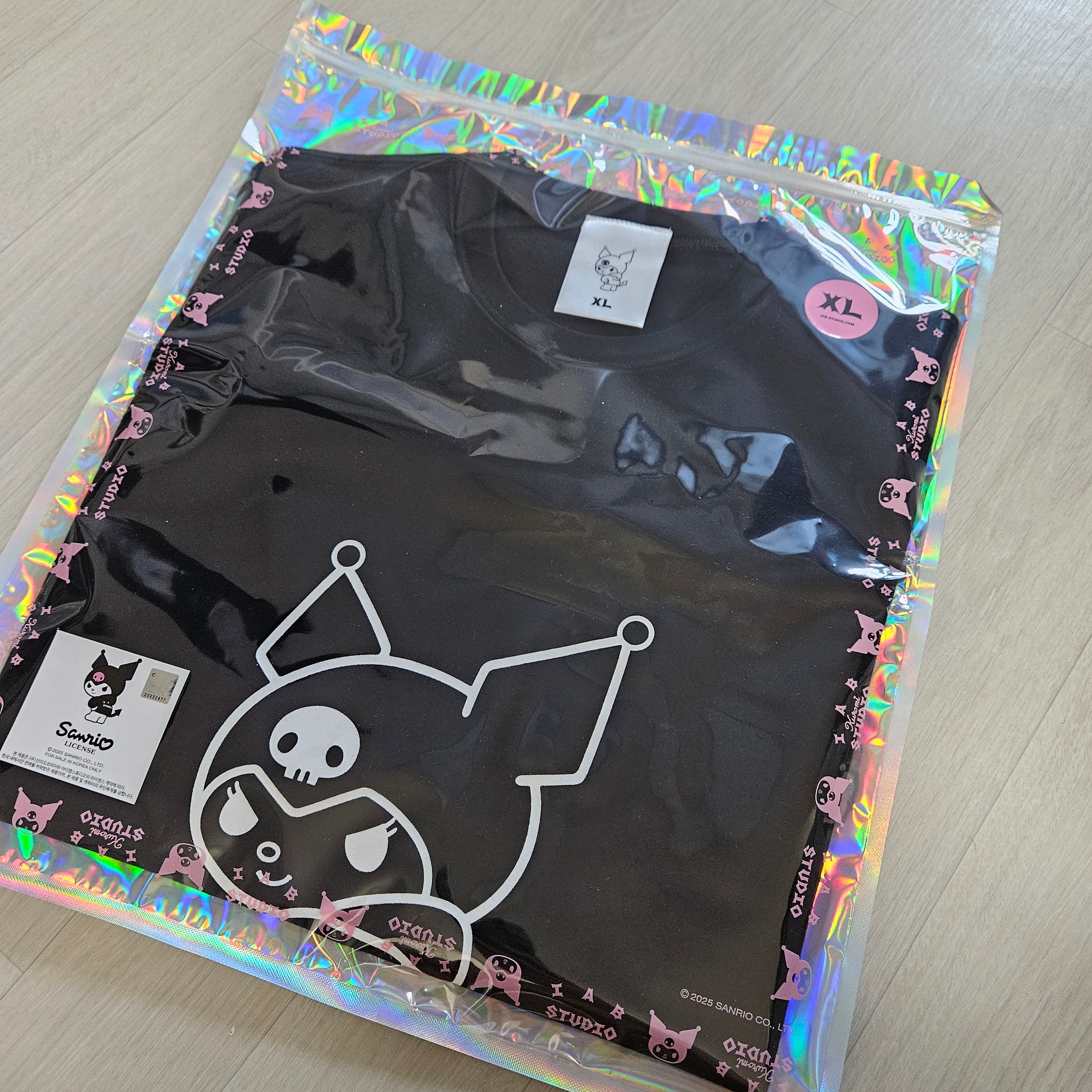IAB Studio Kuromi T-shirts Black White 착용 스타일 - 3
