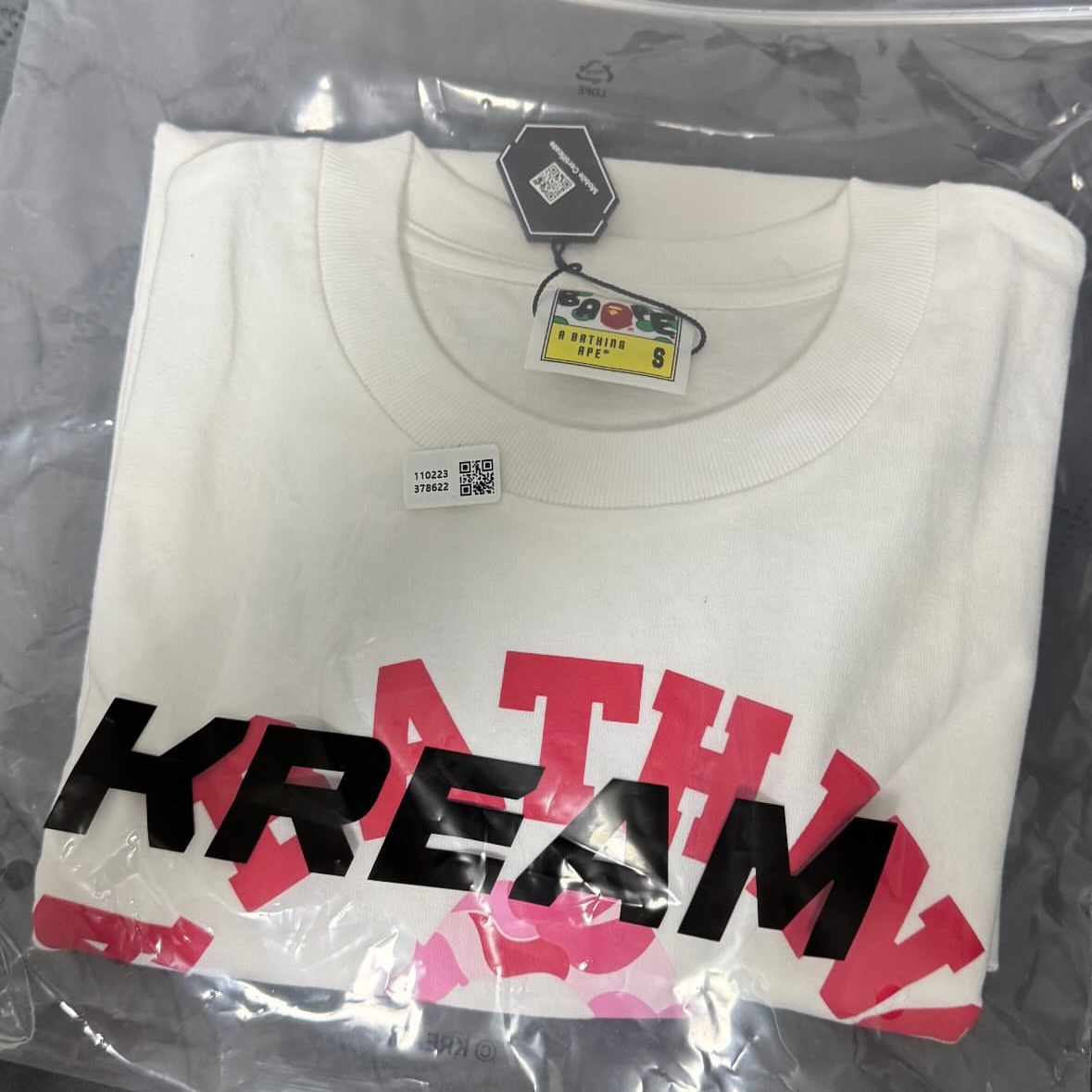 BAPE ABC Camo College T-Shirt White Pink 착용 스타일 - 2