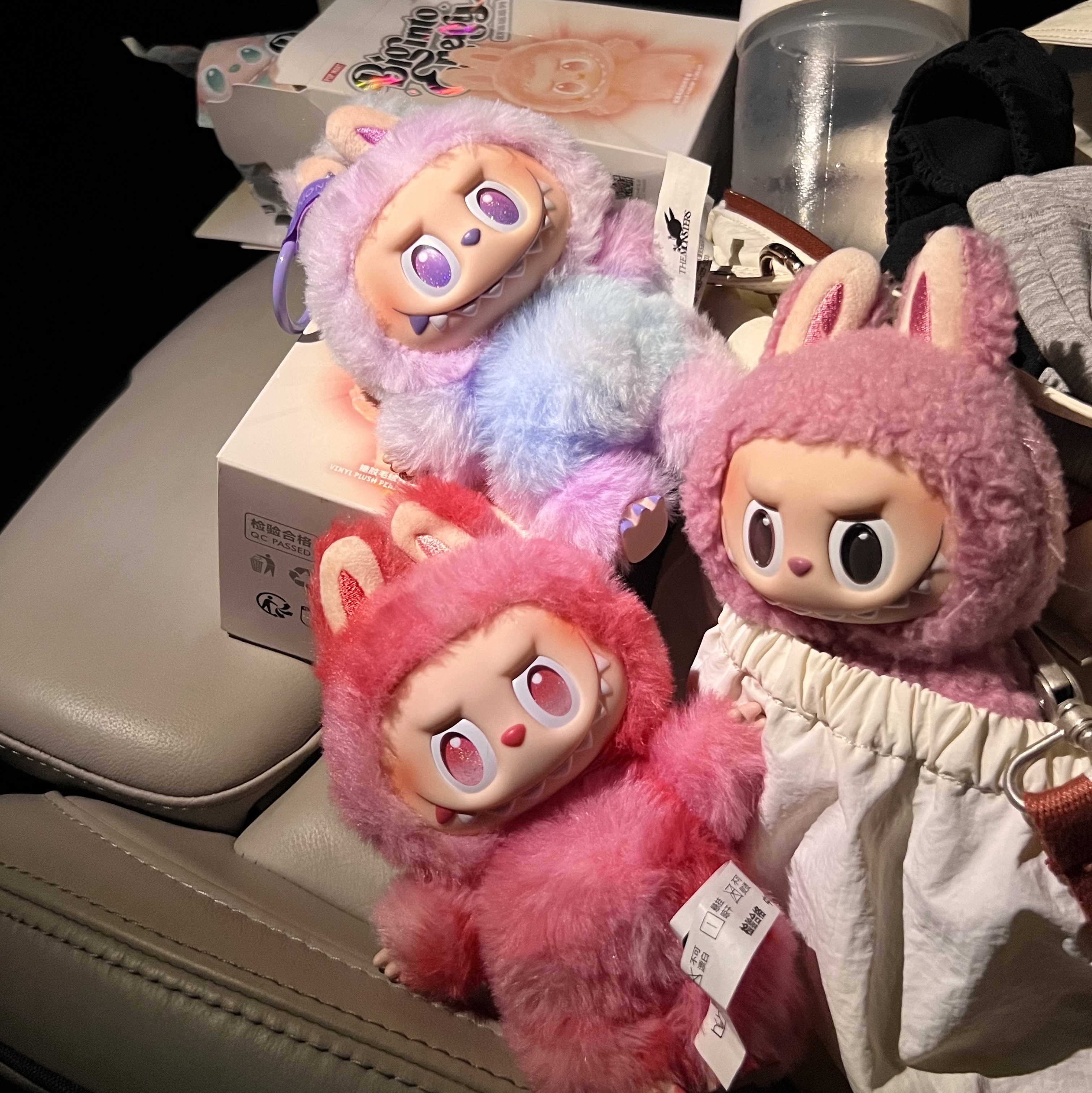 Pop Mart Labubu The Monsters Highlight Series Luck Keyring (Opened Case), Pop Mart Labubu The Monsters Highlight Series Love Keyring (Opened Case) 착용 스타일 - 2