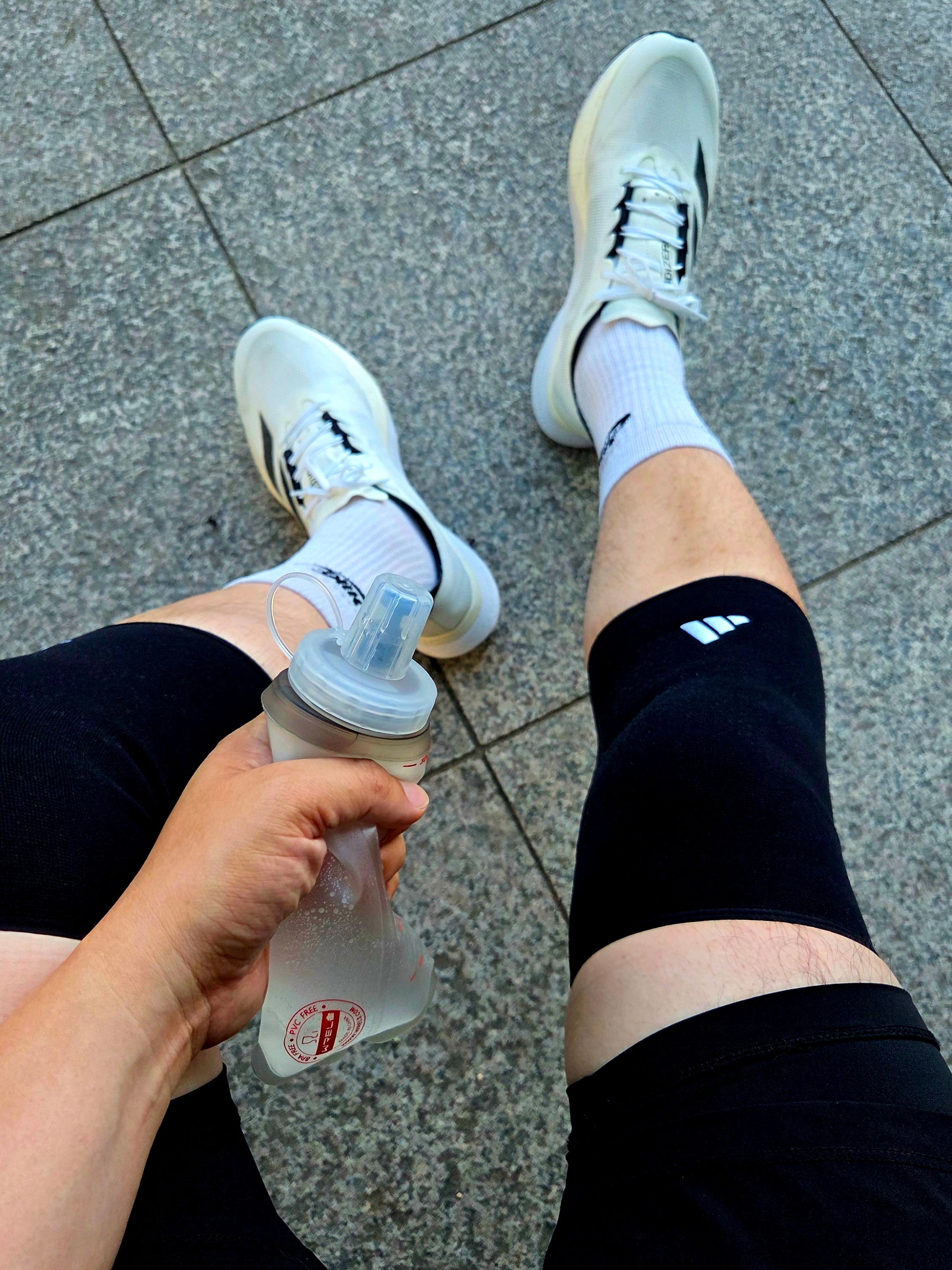 Adidas Adizero Boston 12 Cloud White Core Black Night Metallic, Nike NSW Everyday Essential Crew Socks White (3 Pack/Korean Ver.) 착용 스타일 - 1