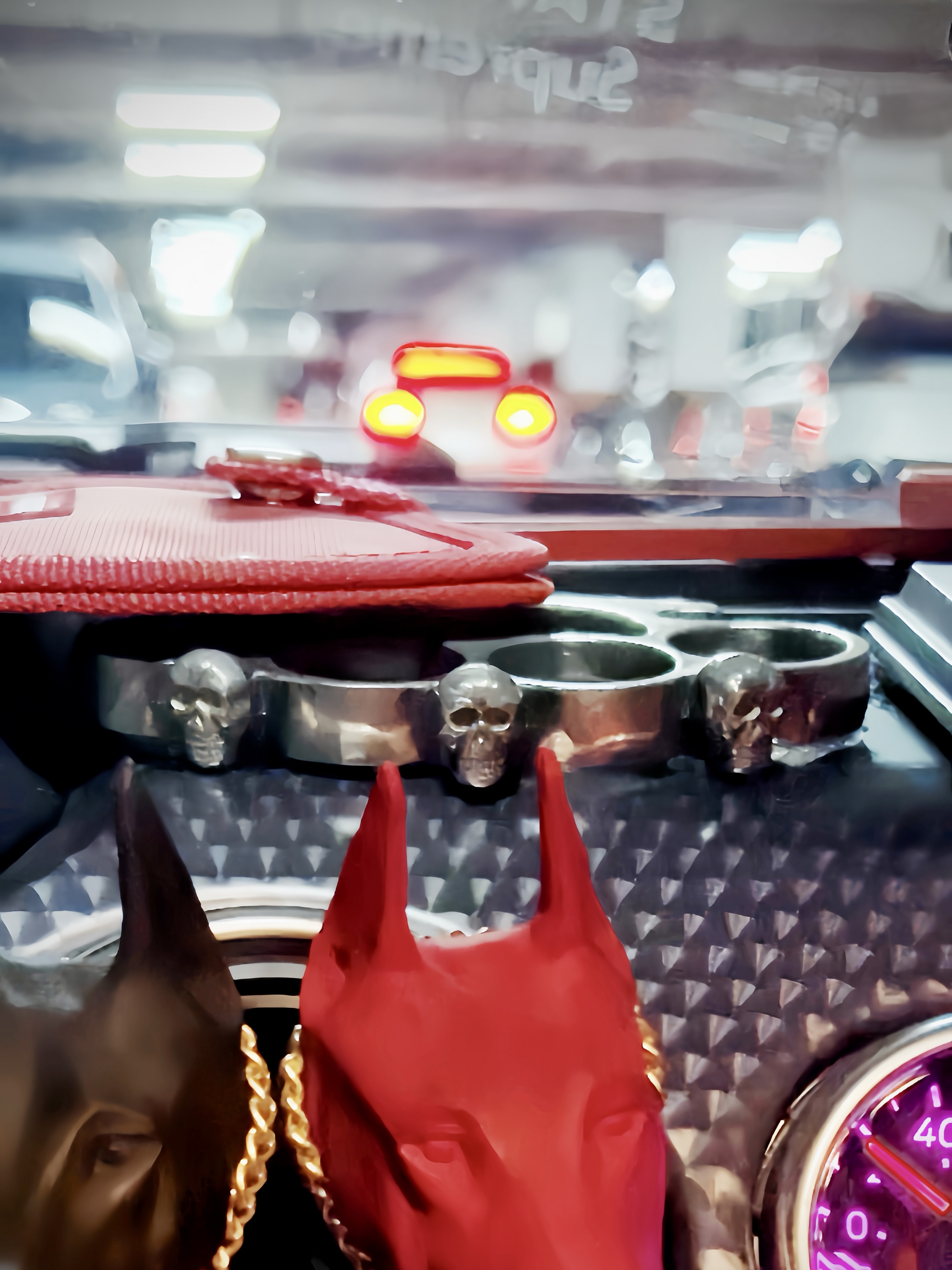 Supreme Skull Bell Keychain Silver - 25SS, Supreme x Rawlings Aerial Baseball Multicolor - 23FW 착용 스타일 - 2