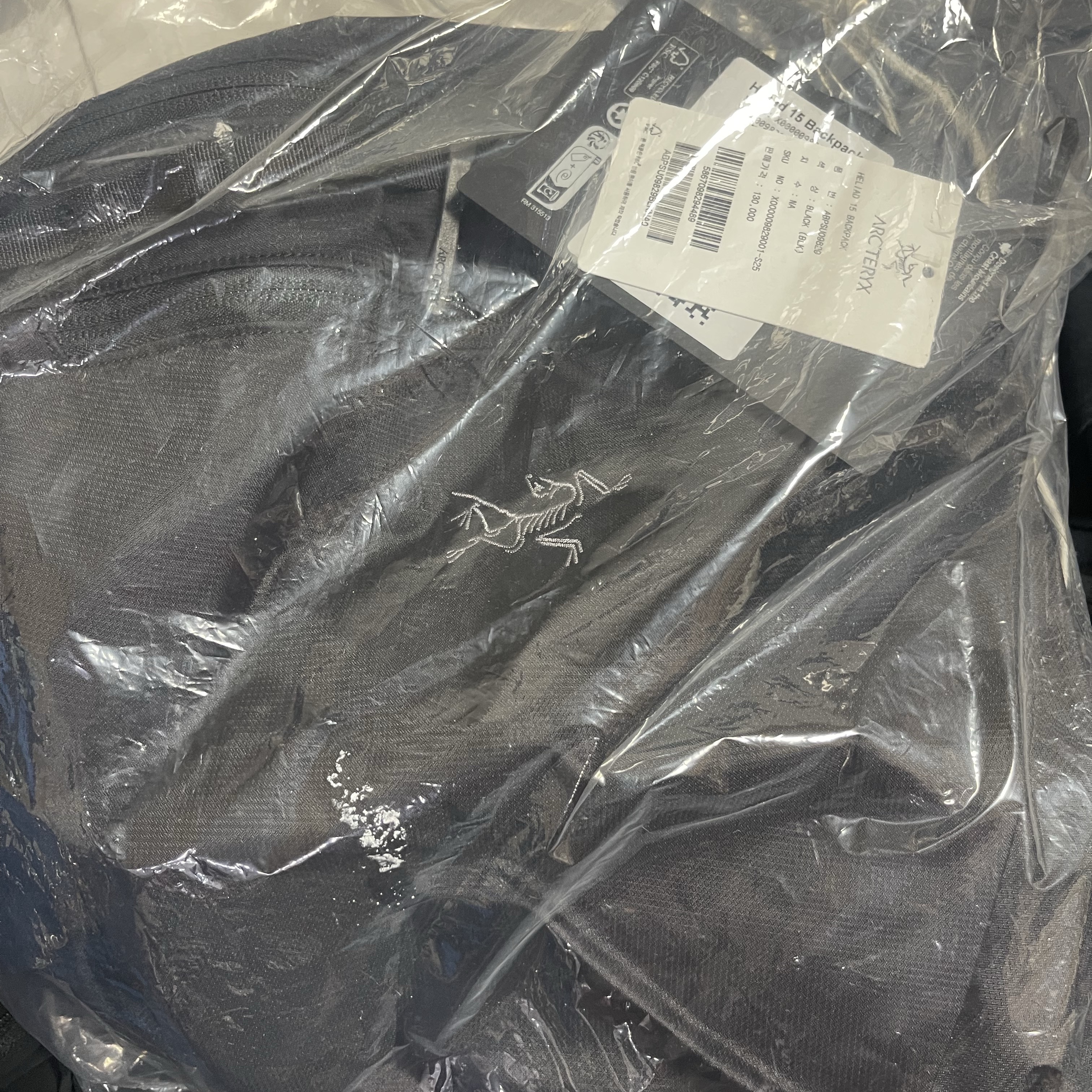 Arc'teryx Heliad 15 Backpack Black 착용 스타일